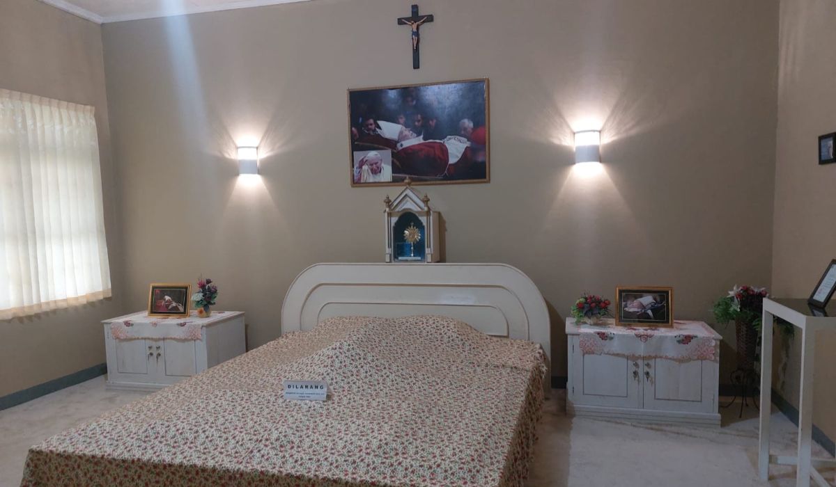 Ruang tidur Paus Yohanes Paulus II di Seminari Tinggi Ritapiter, Sikka, NTT.//
