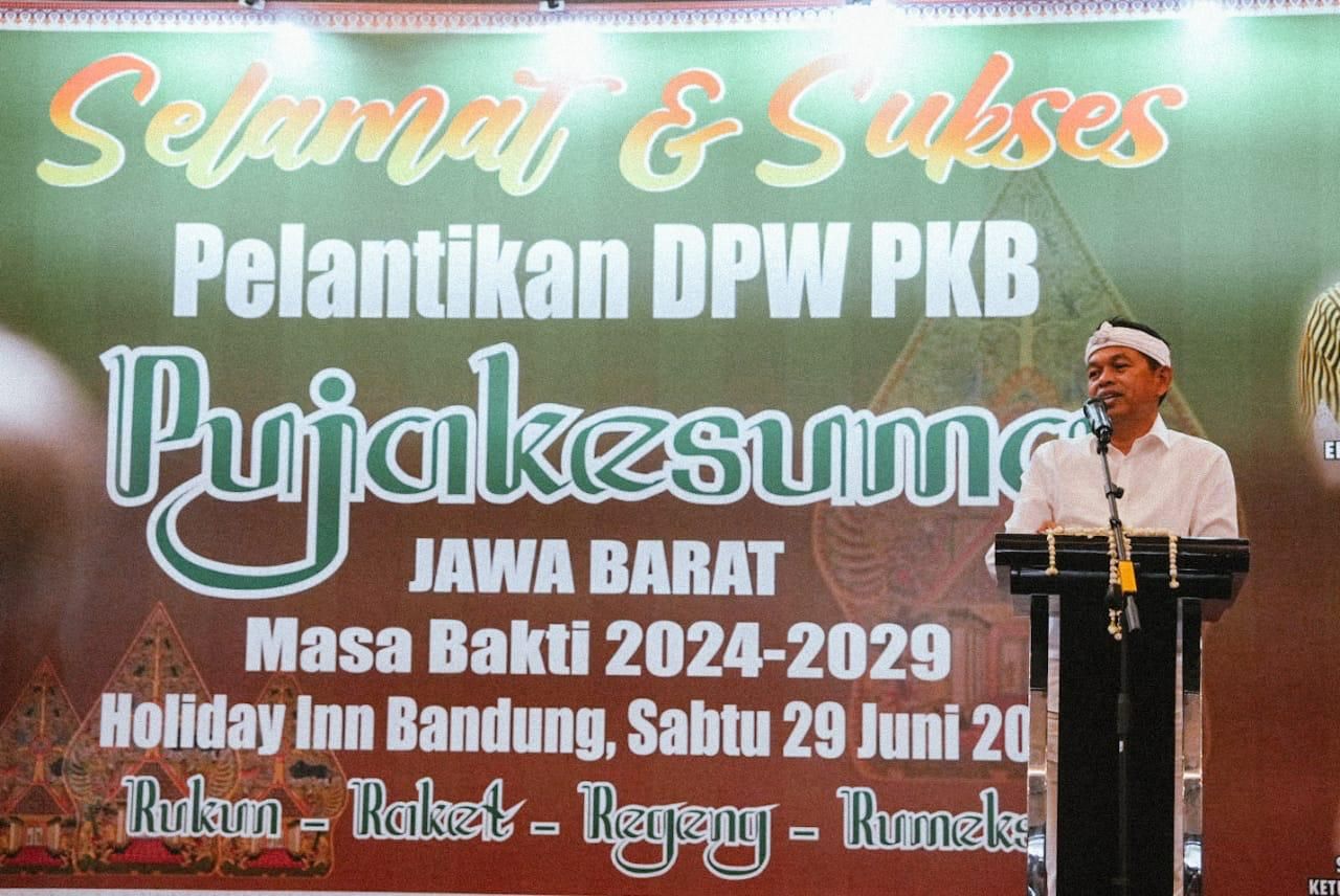 Kang Dedi Mulyadi (KDM) memberikan sambutan saat pelantikan Pengurus Pujakesuma Jawa Barat, Sabtu, 29 Juni 2024.*