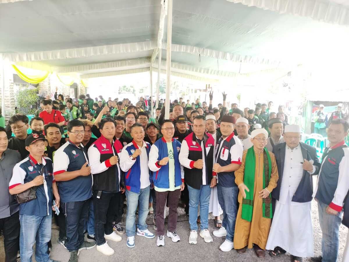 Ratusan driver online yang tergabung dalam ADO Sumsel menyatakan dukungannya kepada Bakal Calon Walikota Palembang, H Ratu Dewa pada Pilkada Serentak 2024