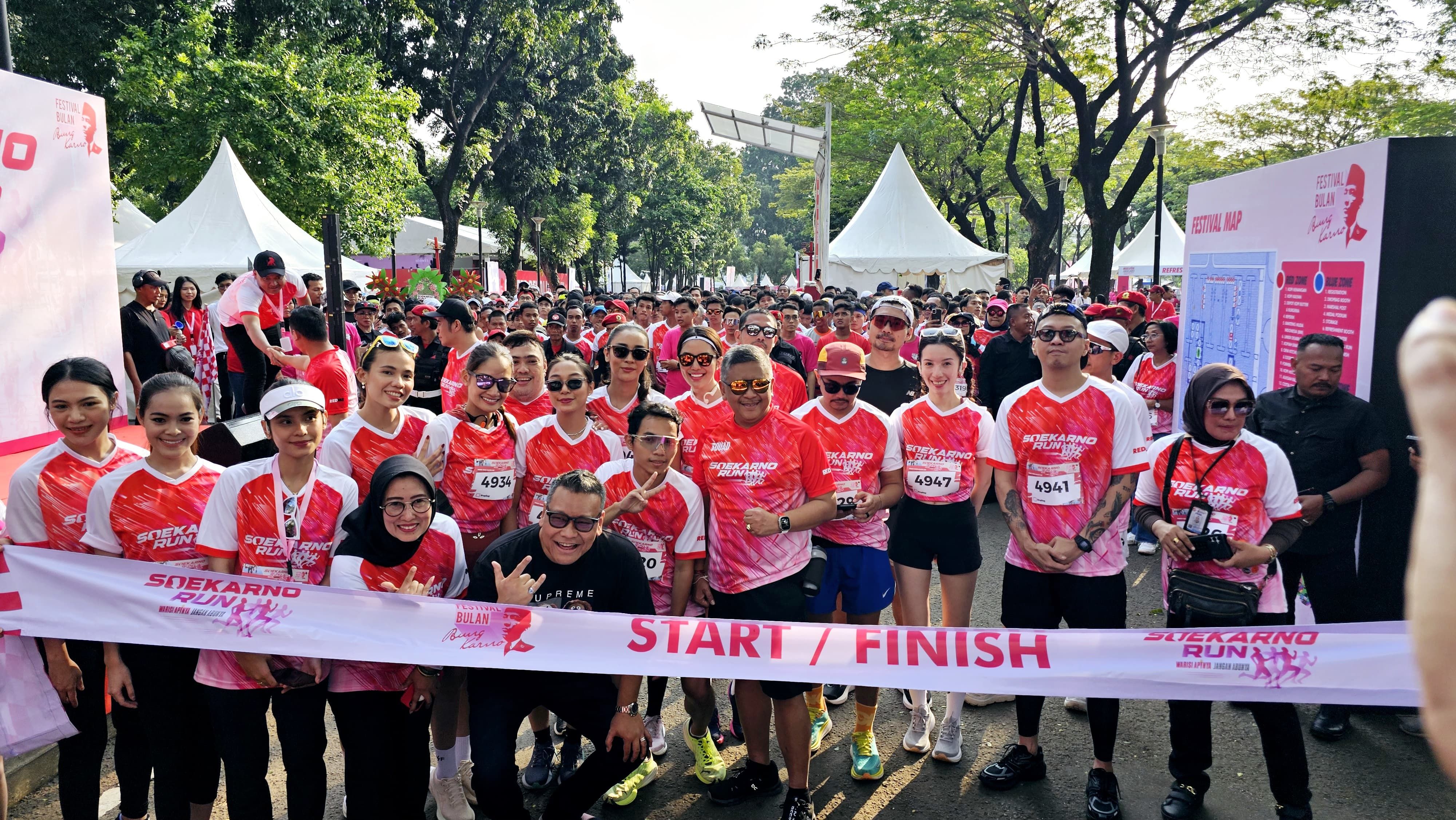 Soekarno Run digelar PDIP di Parkir Timur Senayan, Gelora Bung Karno, Jakarta pada Minggu 30 Juni 2024.