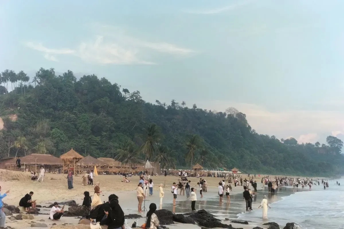 Ilustrasi- Suasana pantai Rio by the beach di Lampung Selatan./ANTARA/Riadi Gunawan