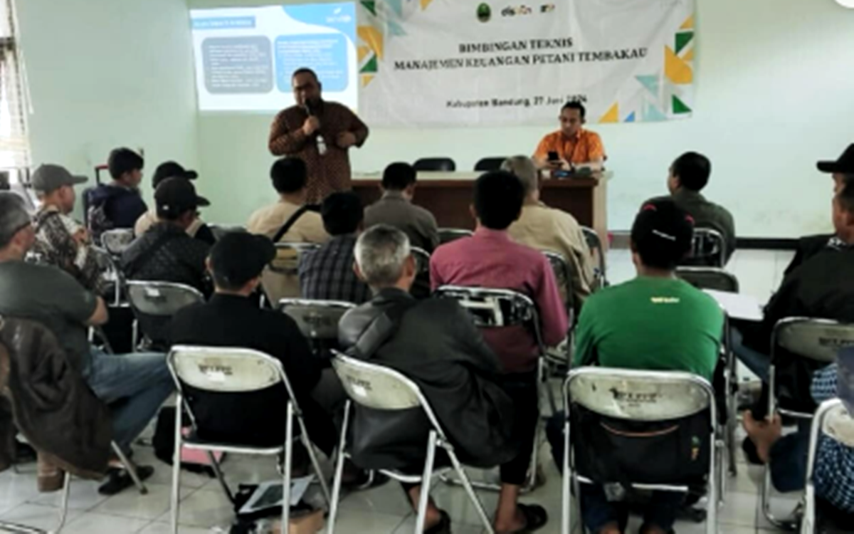 Bimbingan teknis manajemen keuangan ini diikuti oleh para petani tembakau di Kabupaten Bandung. 27 Juni 2024.