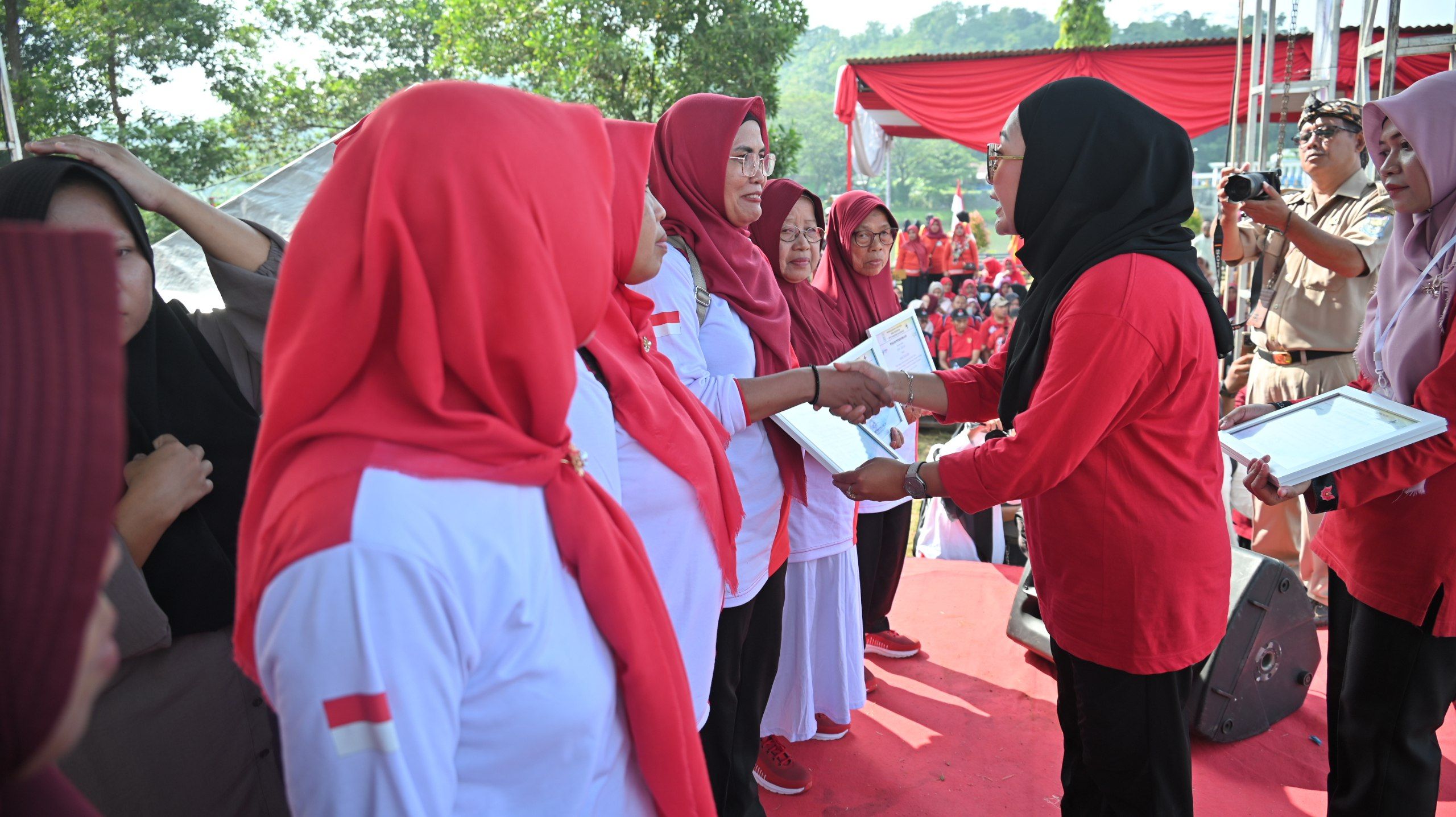 Bupati Tiwi hadiri kegiatan Germas di Desa Banjaran Kecamatan Bojongsari Purbalingga./Prokopim Purbalingga