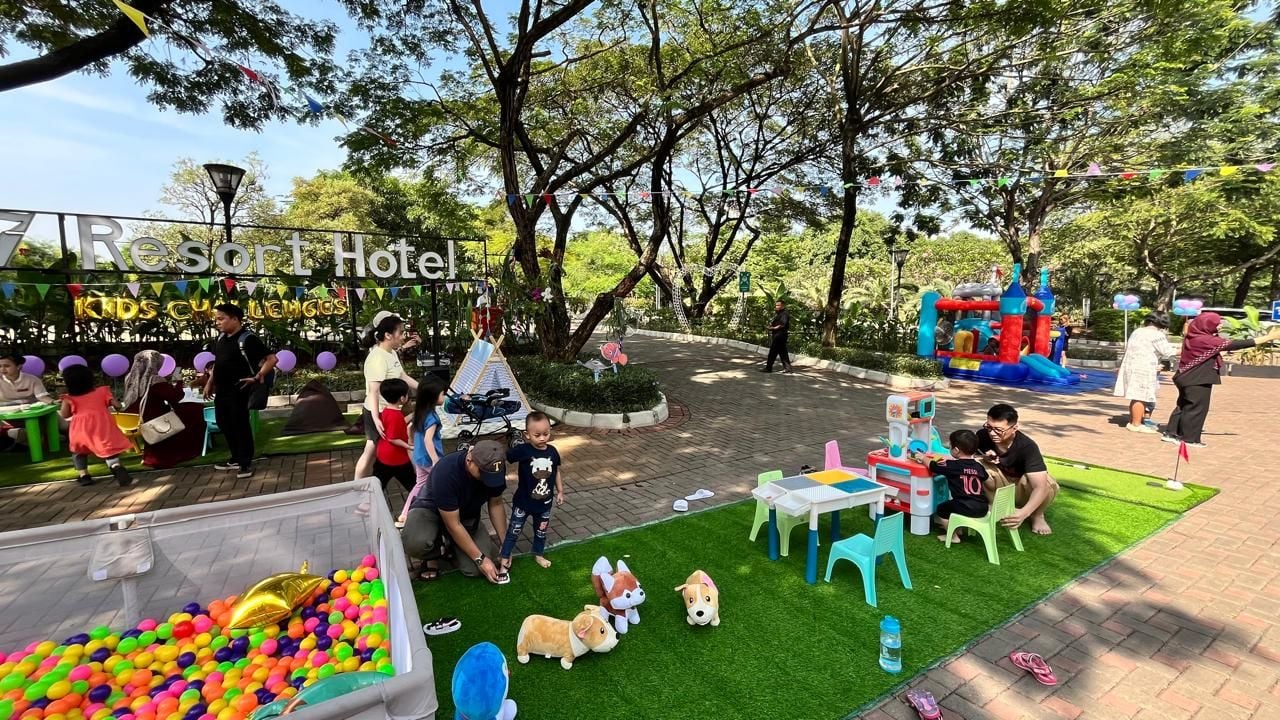 Playground di FM7 Resort Hotel yang bisa dimanfaatkan secara cuma-cuma