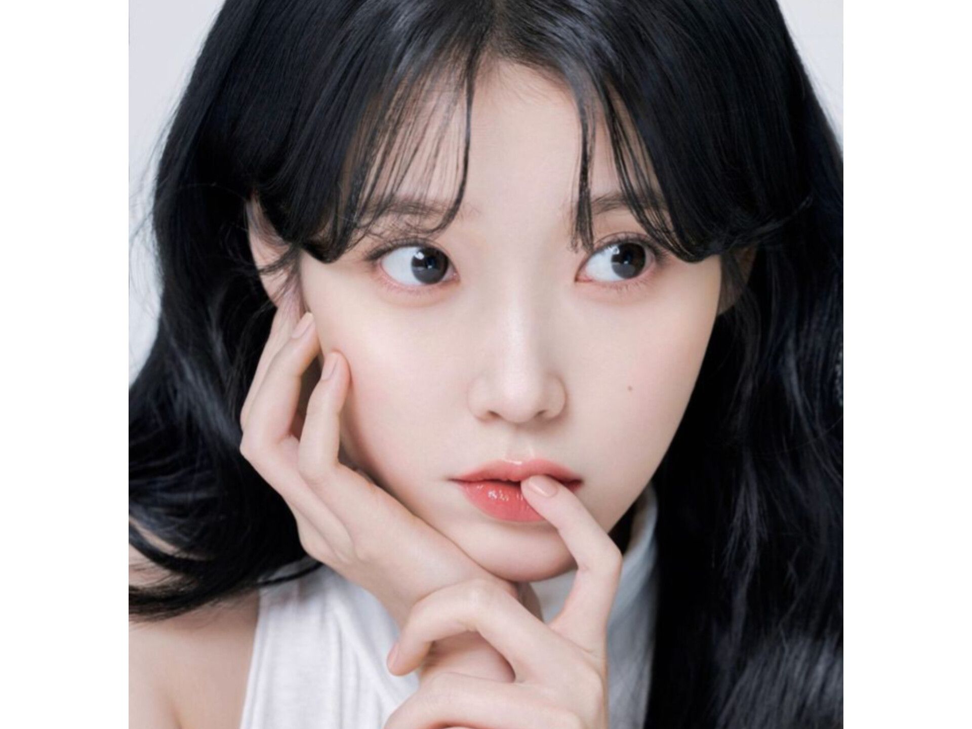 Inspirasi Makeup Ala IU dengan Tampilan Natural Glow Hingga Soft Smokey ...