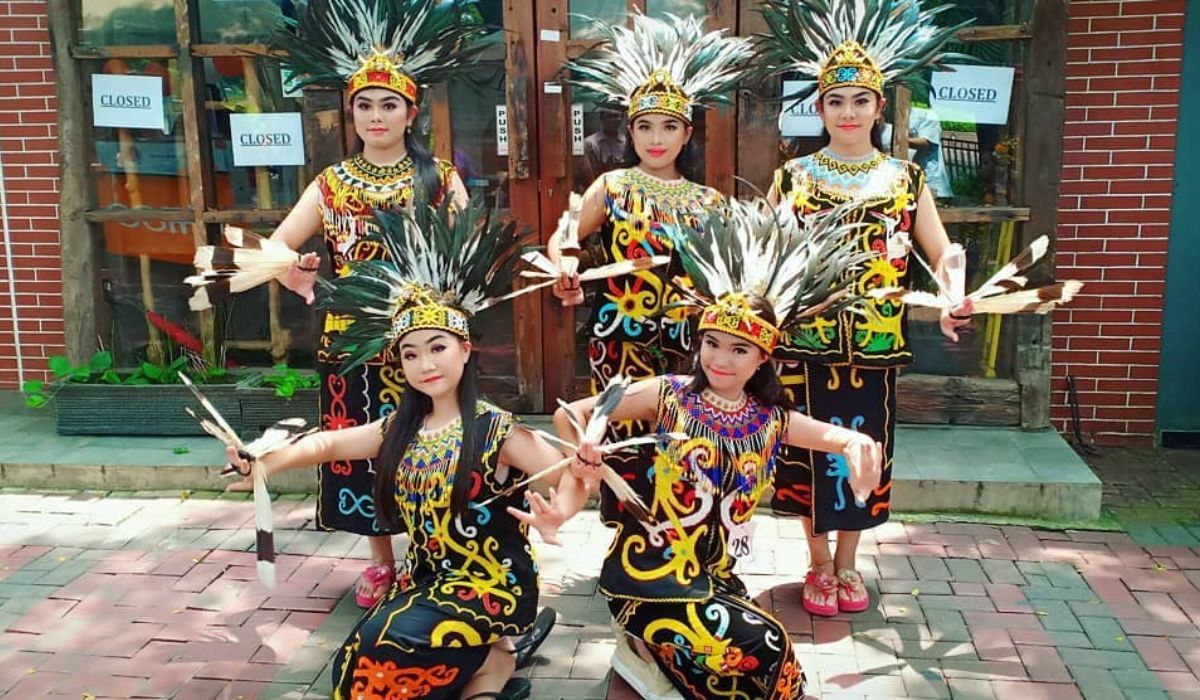 Menjelajahi Tarian Tradisional Kalimantan Timur, Keindahan Budaya ...