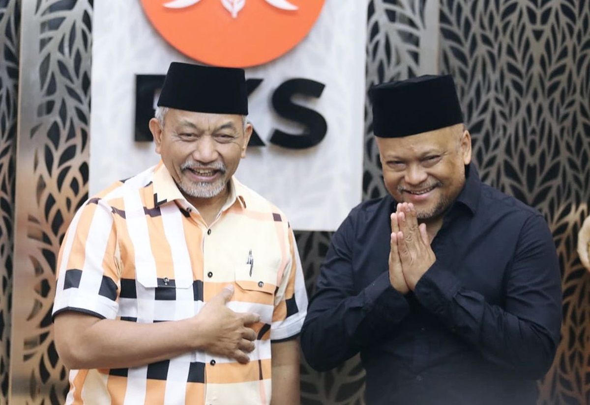 Ilham Habibie Ziarah Ke Makam Ayahnya Bersama Ahmad Syaikhu Jelang ...