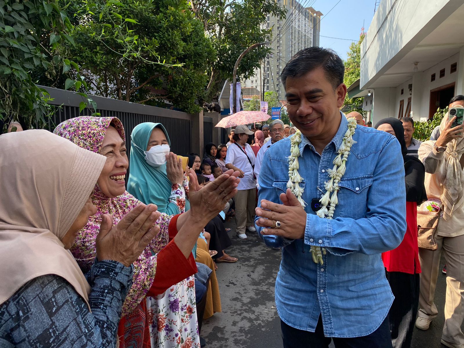 pembagian Permak Tampan di Posyandu Nusa Indah, Cicadas, Kota Bandung Sonny Salimi