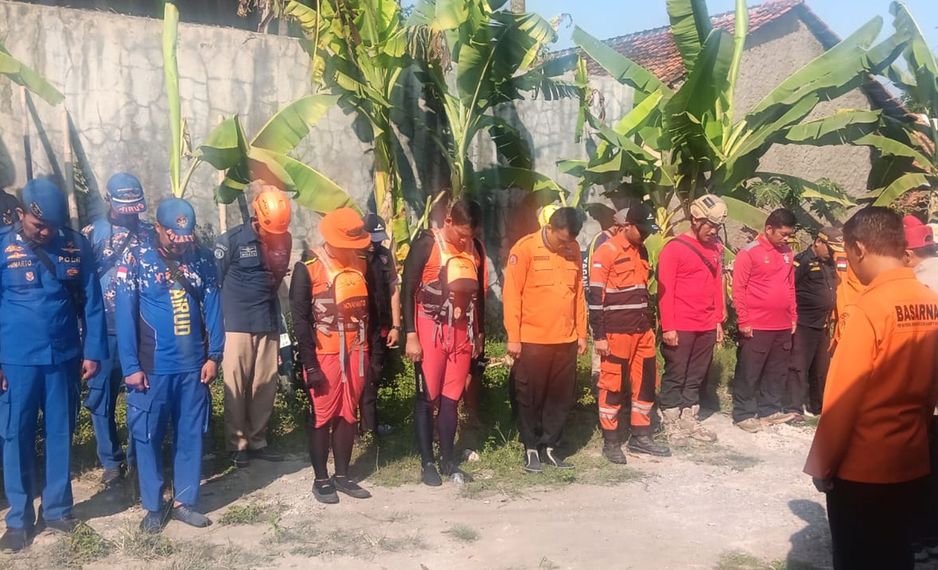 Tim SAR cari warga yang tenggelam di Sungai Cimanuk, Kecamatan Lohbener Indramayu, Rabu 24 Juli 2024