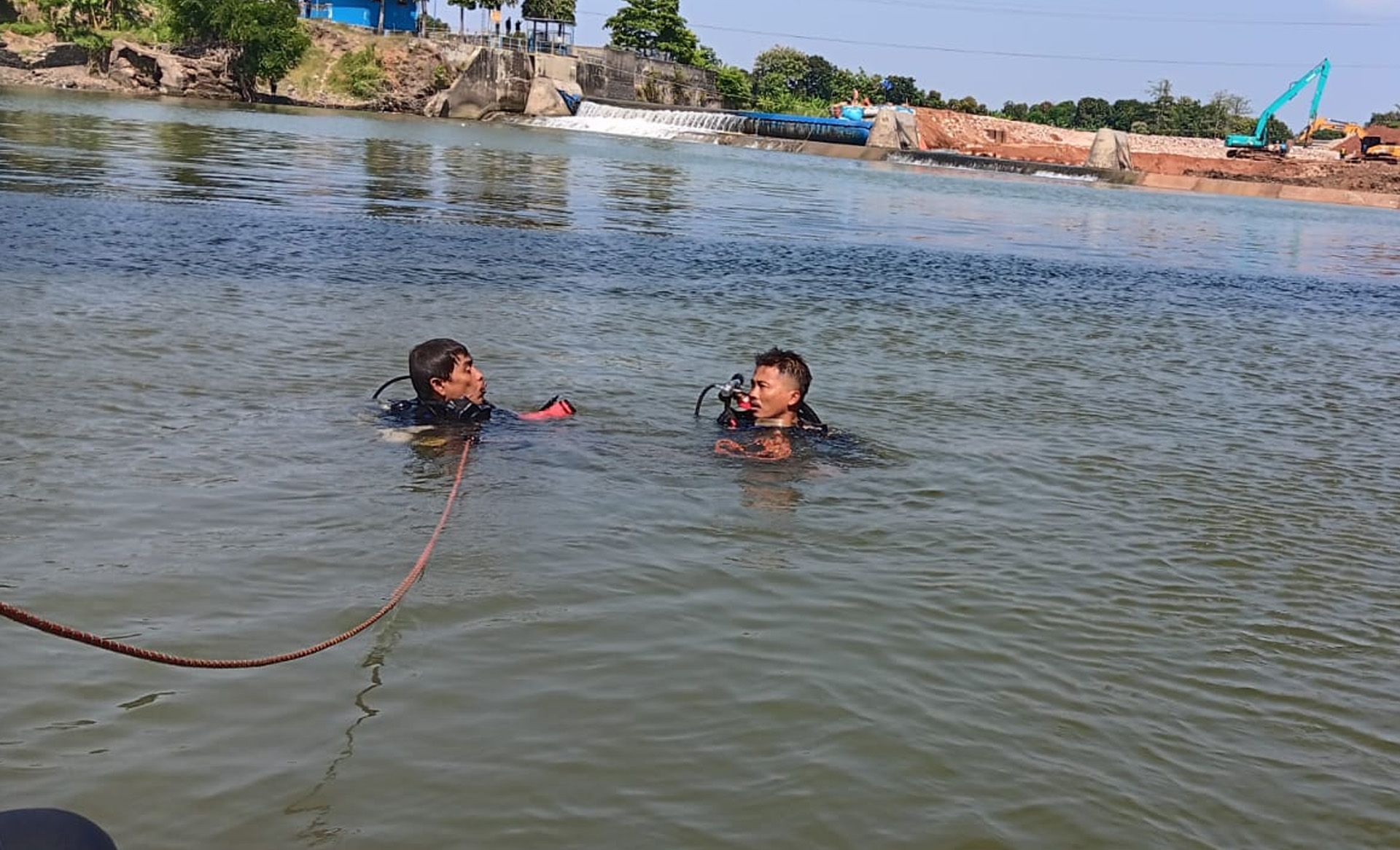 Tim SAR cari warga yang tenggelam di Sungai Cimanuk, Kecamatan Lohbener Indramayu, Rabu 24 Juli 2024