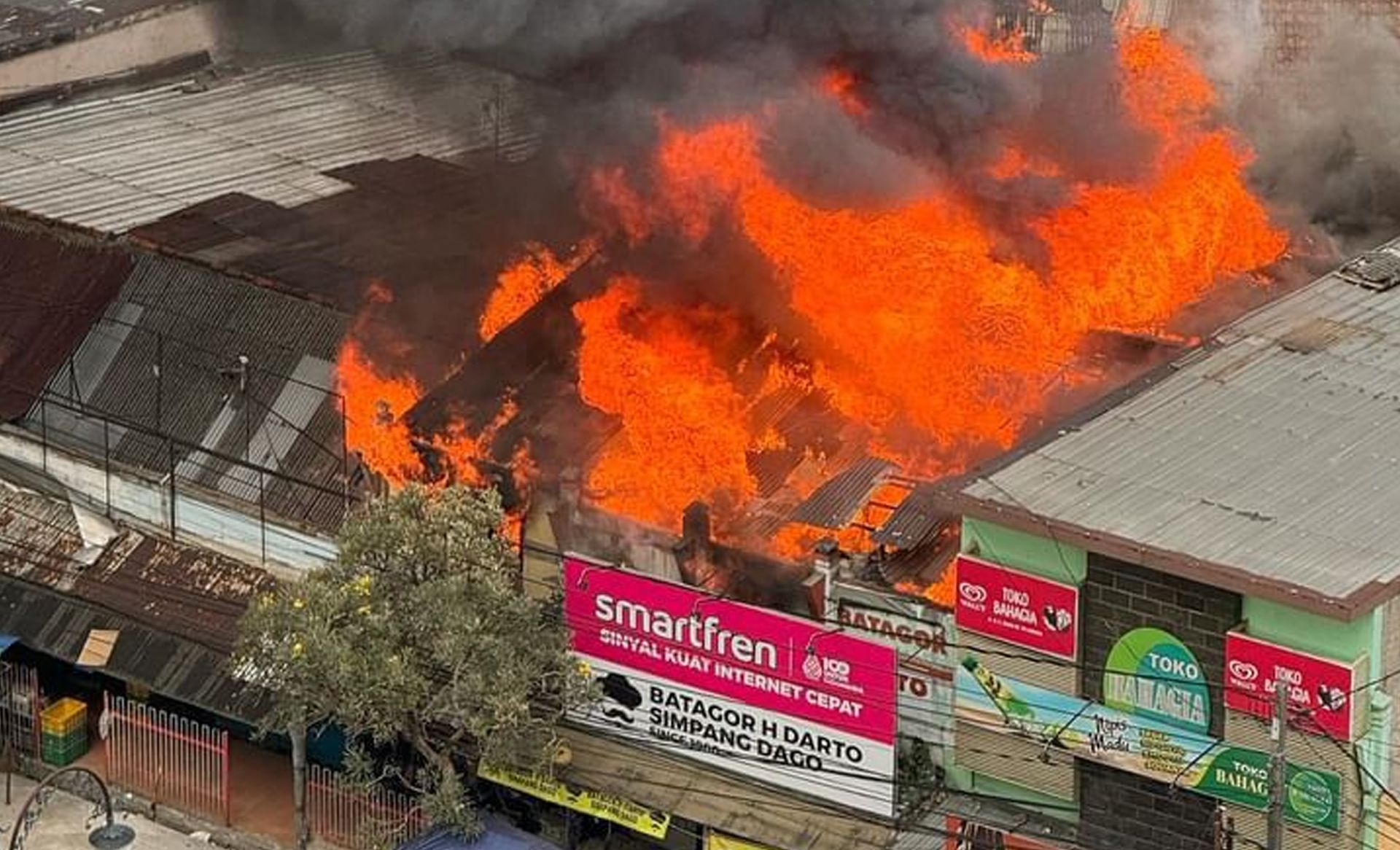 Kebakaran Pasar Simpang Dago Kota Bandung, Jumat 26 Juli 2024 sore