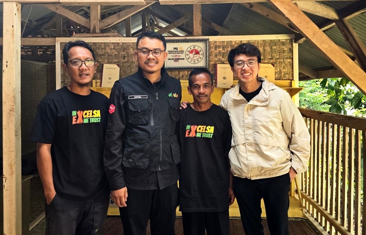 Empat orang berperan menjadikan kopi excelsa Sumedang juara ketiga di Amerika, kiri ke kanan : Rainadi, Mochamad Sopian Ansori, Yoyo, dan Ryan Wibawa.  