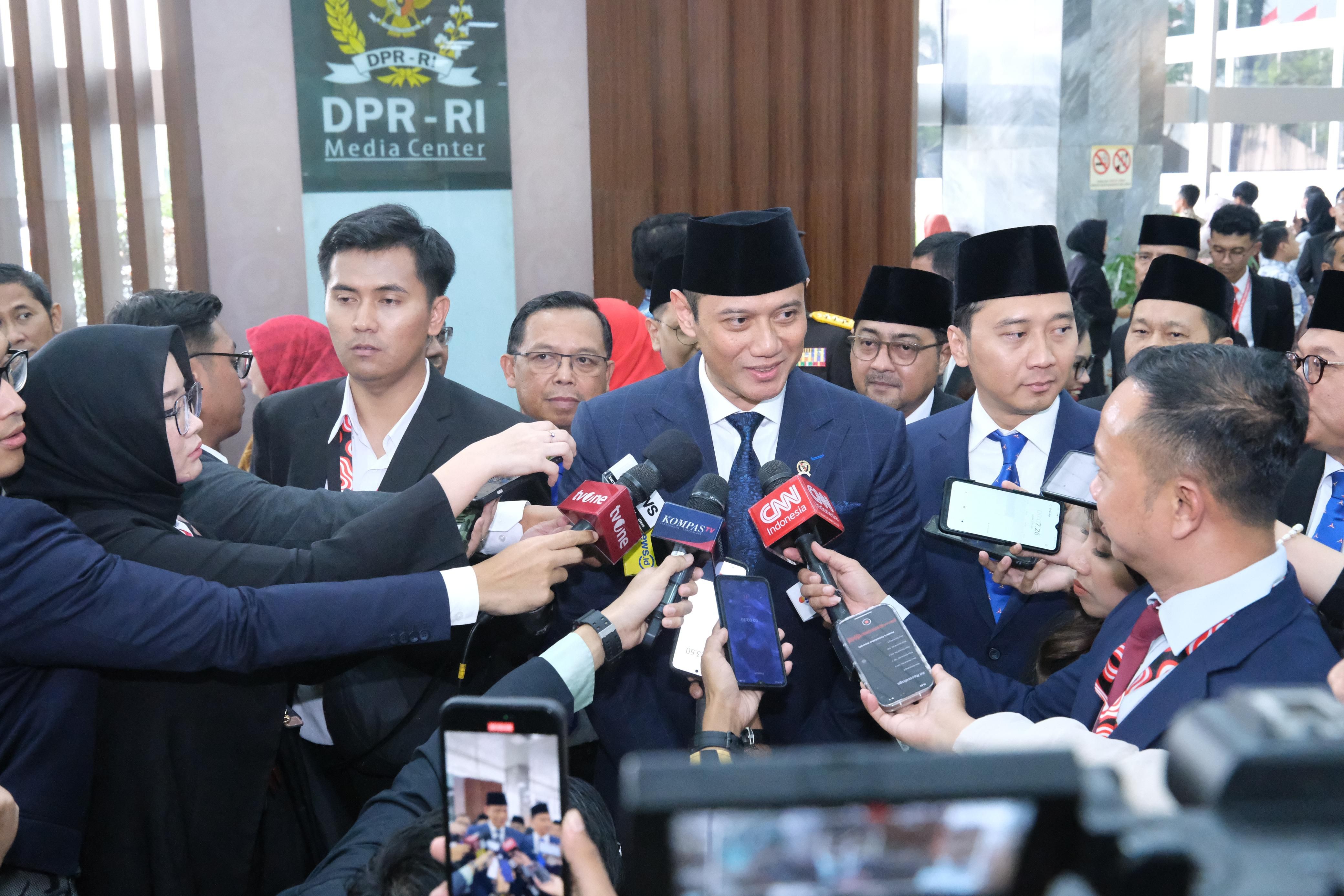 Usai ikuti Sidang Tahunan MPR RI dan Sidang Bersama DPR RI-DPD RI di Jakarta, Menteri ATR/BPN Agus Harimurti Yudhoyono (AHY) bertolak menuju Kota Balikpapan, Kalimantan Timur