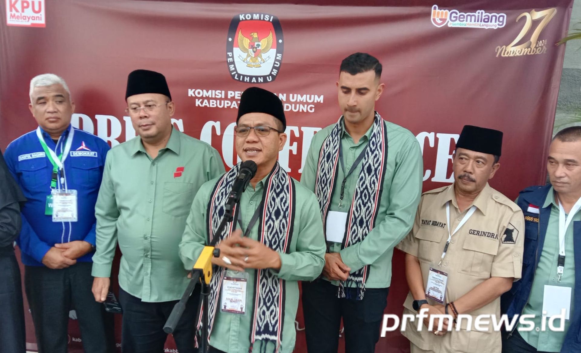 Dadang Supriatna saat berikan keterangan pers di kantor KPU Kabupaten Bandung Kamis, 29 Agustus 2024.