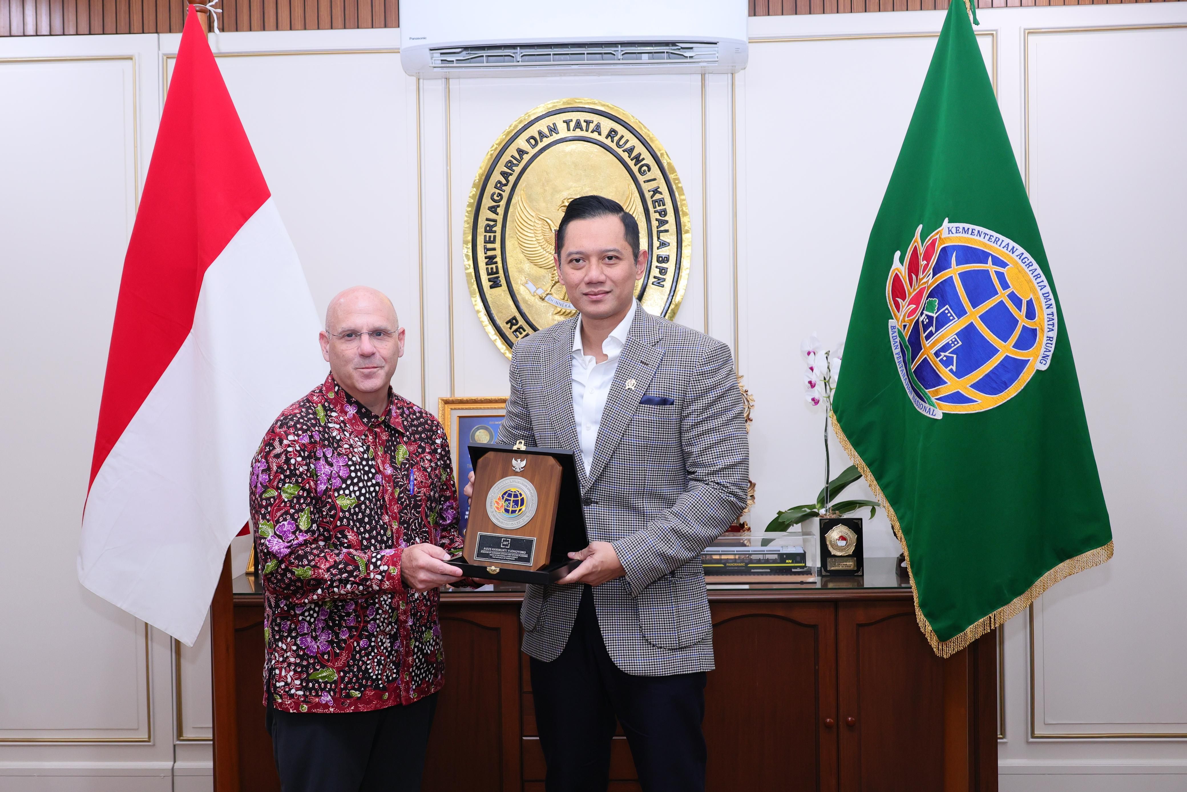 Menteri Agraria dan Tata Ruang/Kepala Badan Pertanahan Nasional (ATR/BPN), Agus Harimurti Yudhoyono (AHY) bertemu Mission Director of United States Agency for International Development (USAID) Indonesia, Jeffery P. Cohen, Rabu 28 Agustus 2024