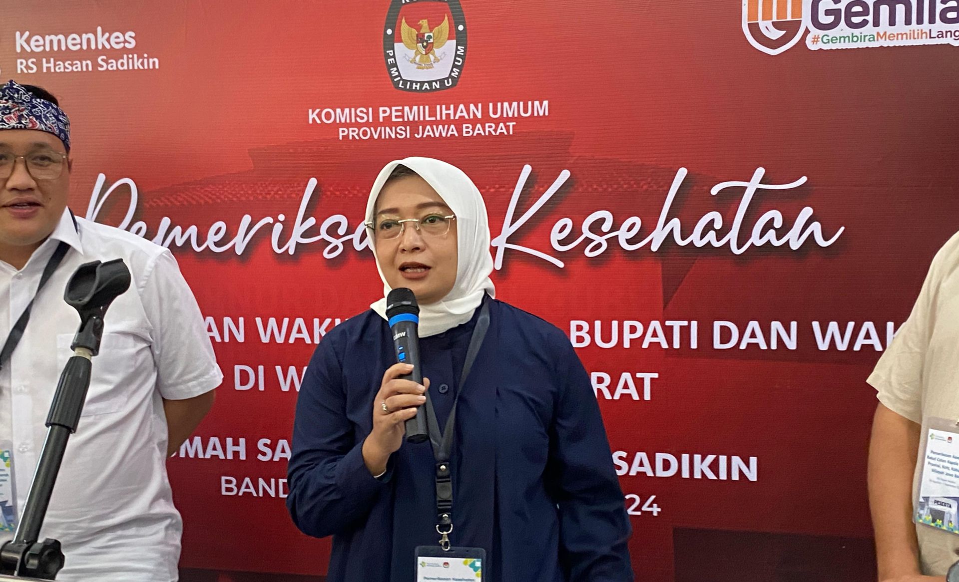 Bakal Calon Wakil Wali Kota Bandung, Yena R Iskandar Masoem usai mengikuti cek kesehatan di RSHS Bandung, Jumat 30 Agustus 2024