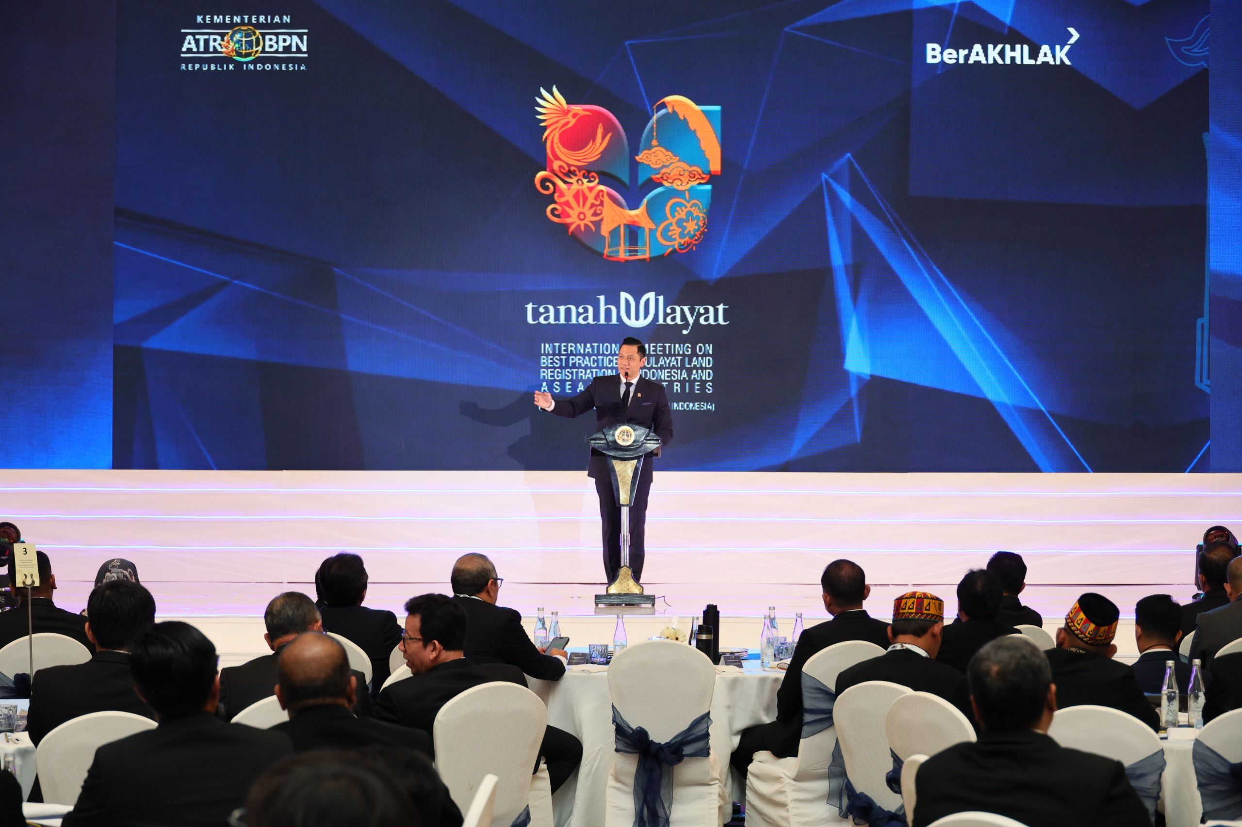 Menteri ATR/BPN Agus Harimurti Yudhoyono (AHY) resmi membuka International Meeting on Best Practices of Ulayat Land Registration in Indonesia and ASEAN Countries di The Trans Luxury Hotel, Bandung, Kamis 5 September 2024