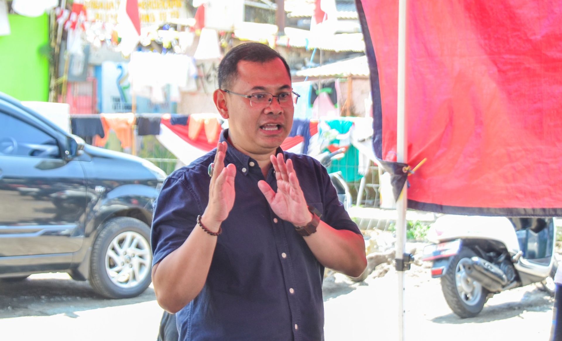 Bakal calon wali kota Bandung Arfi Rafnialdi saat berkunjung ke Kelurahan Sukapura, Kecamatan Kiaracondong, Kota Bandung pada hari ini Kamis, 12 September 2024.