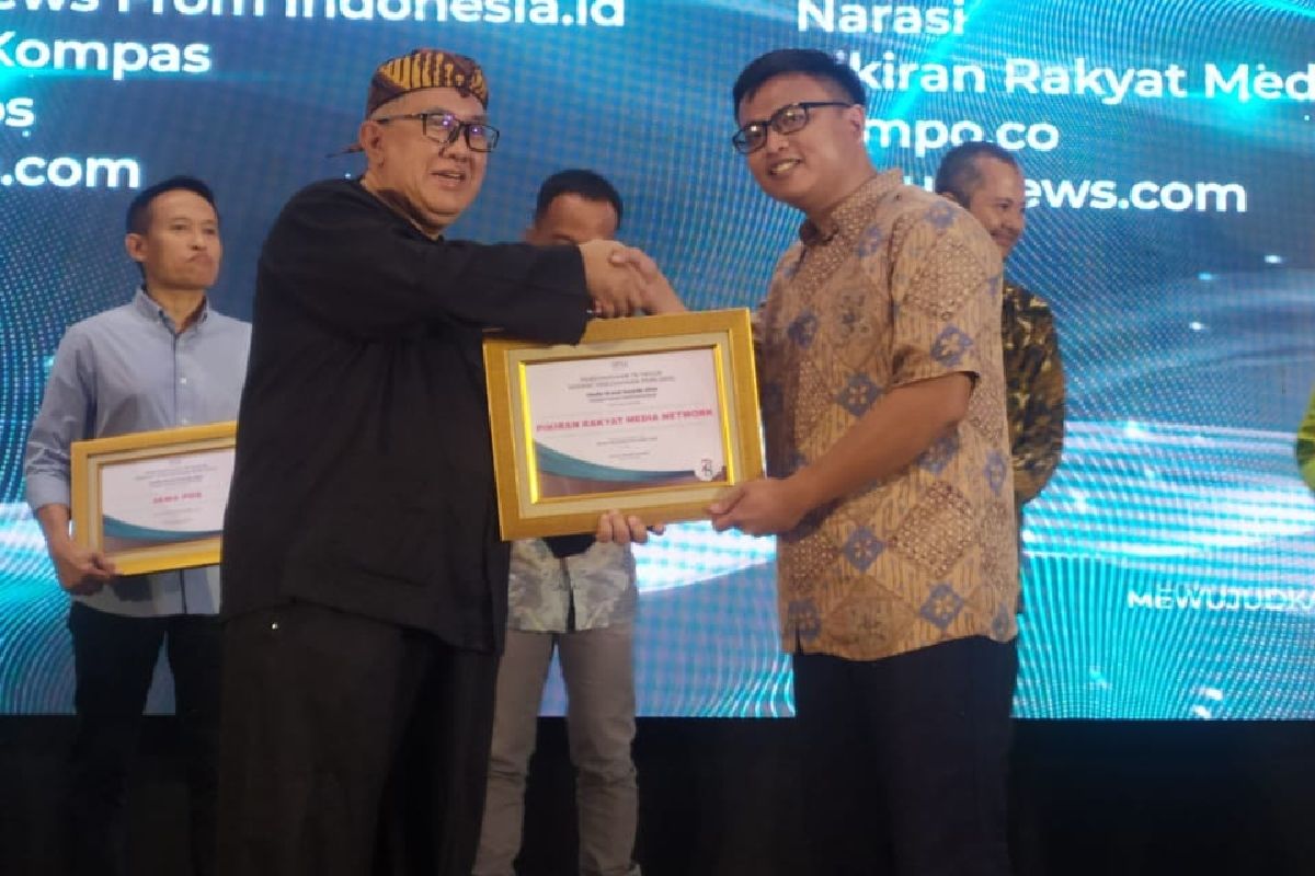 Serikat Perusahaan Pers memberikan penghargaan kepada Pikiran Rakyat Media Network sebagai media nasional terbaik.