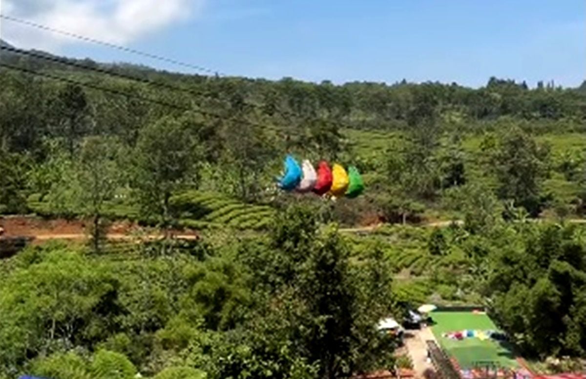 Suasana wahana adventure di agrowisata Gunung Mas, Bogor. 