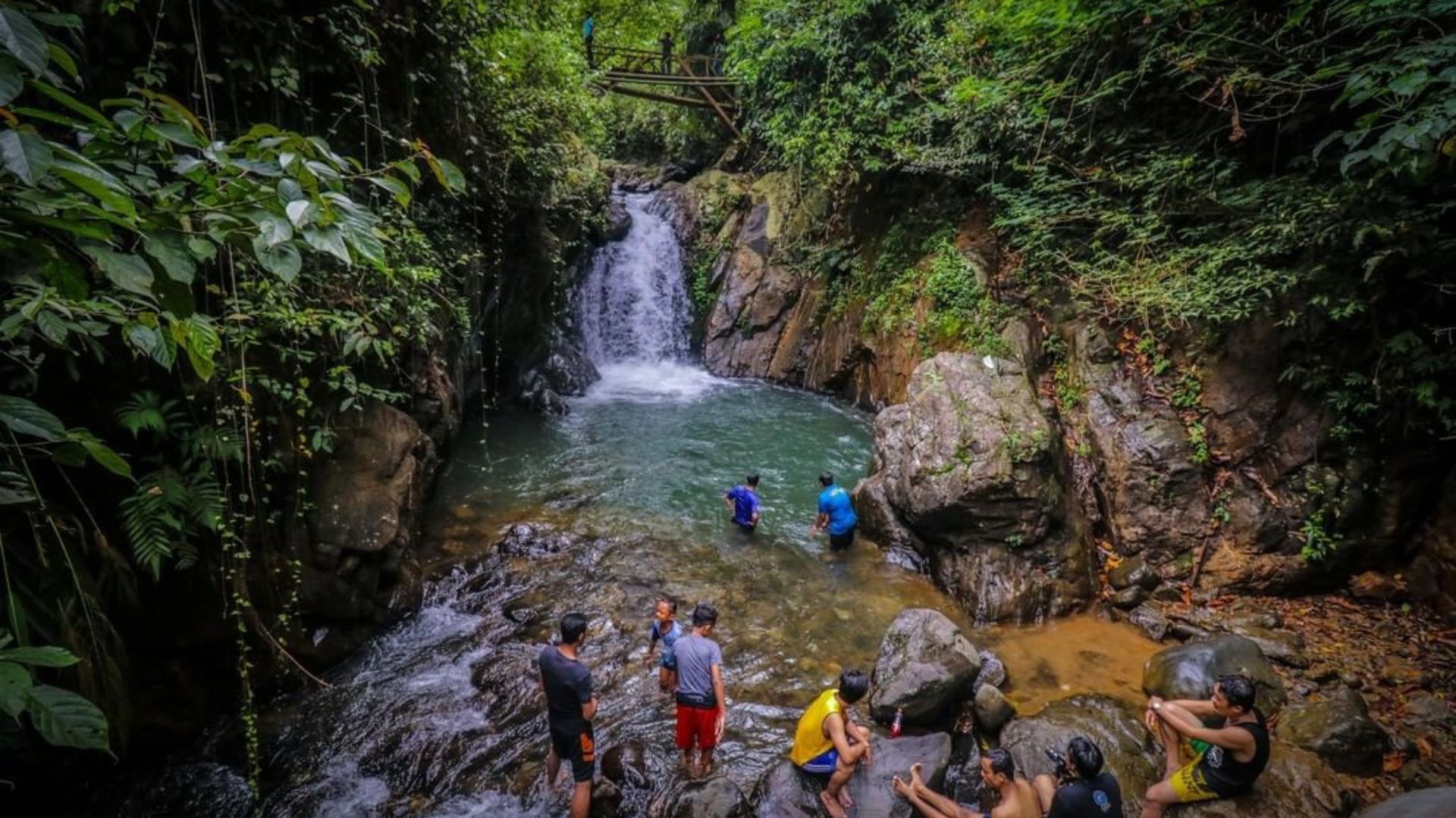 Keindahan alam di Curug Putri Kencana yang ada di Sentul, Bogor menjadi buruan para penikmat alam.