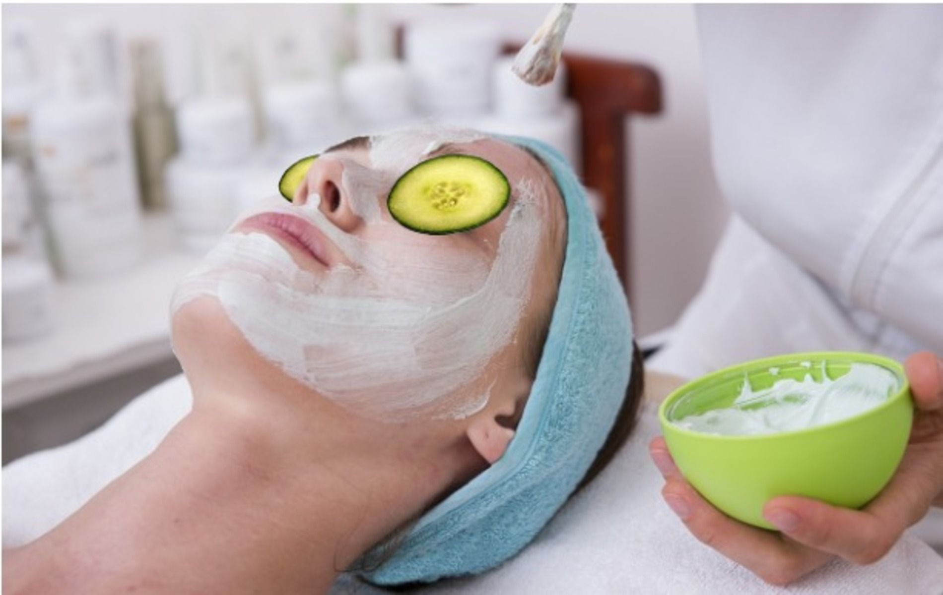 ilustrasi masker wajah dengan beras kencur