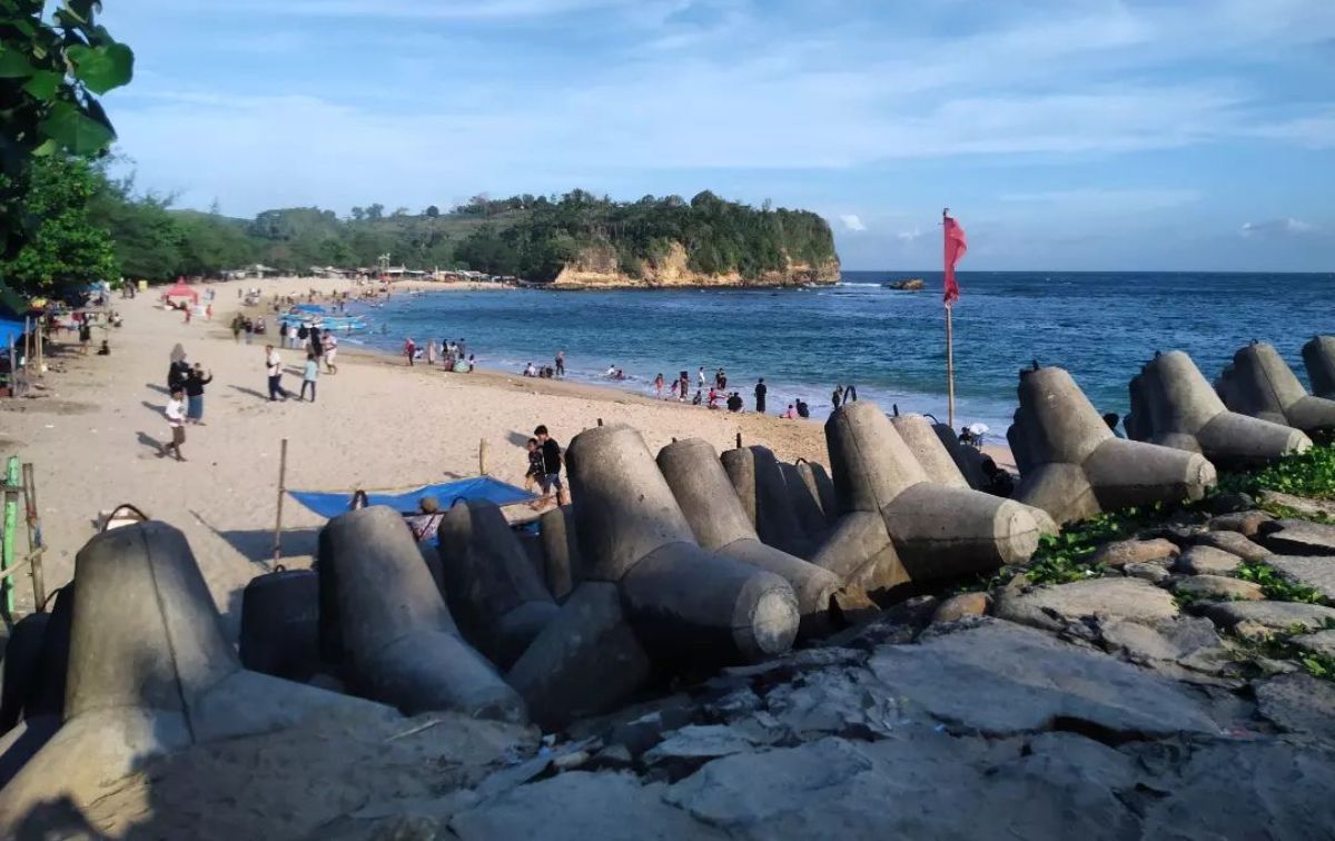 Pantai Tambakrejo Blitar./