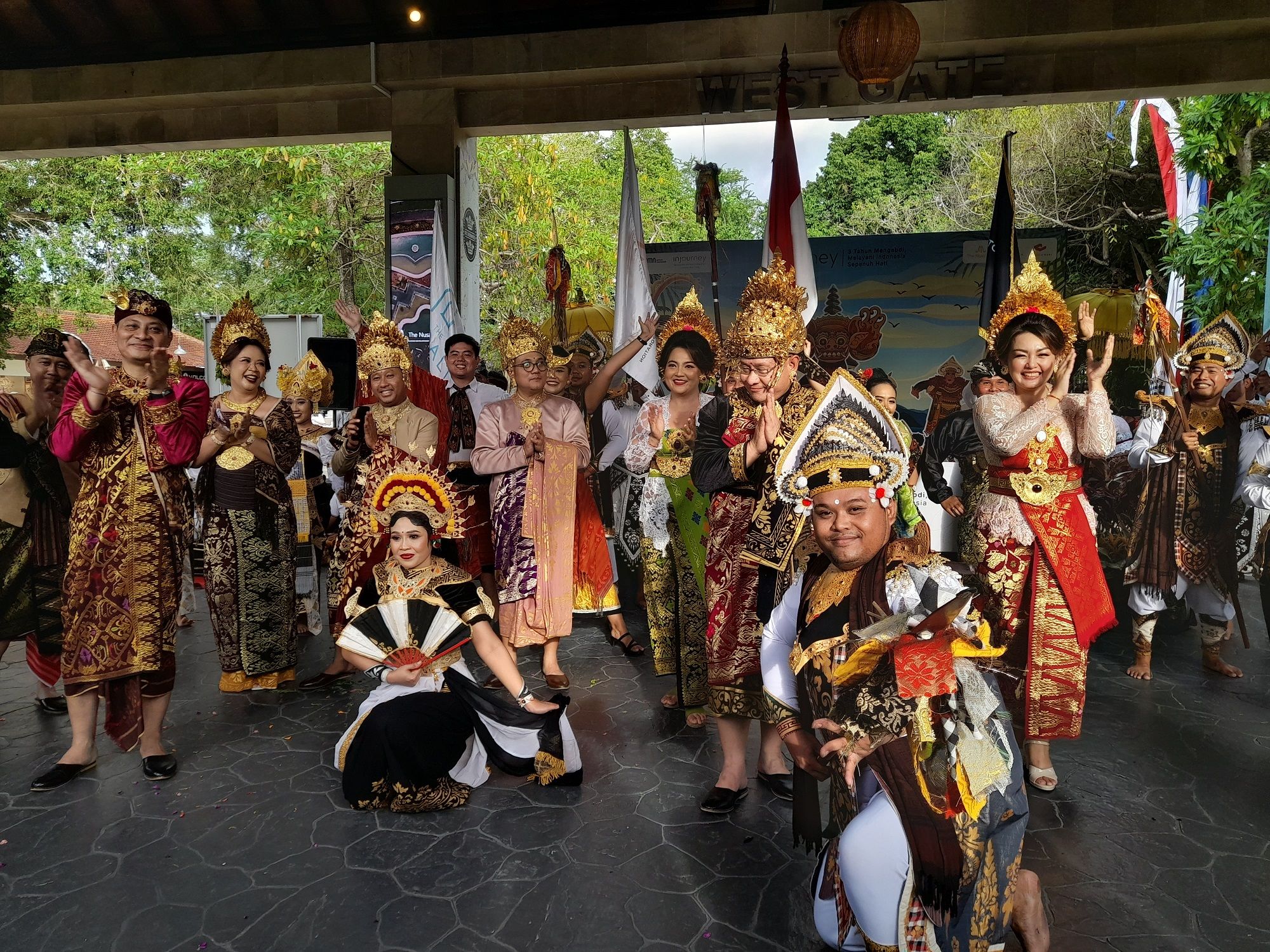 Perayaan HUT Ke-3 InJourney dimeriahkan pergelaran seni budaya di The Nusa Dua, Badung, Bali, melalui parade budaya, Senin (13/1/2025).