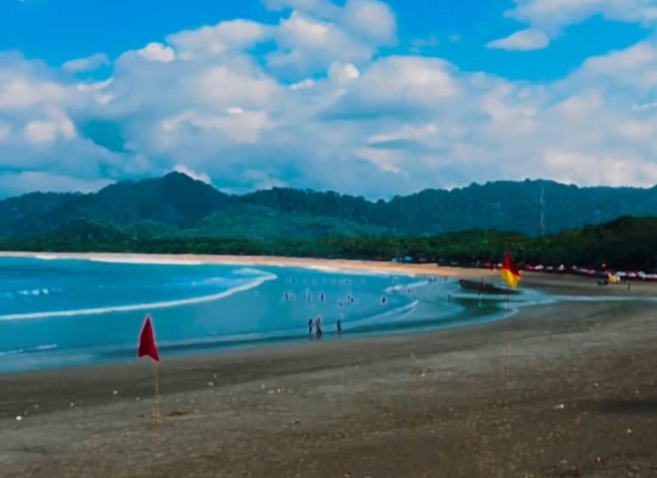 Pantai Pulau Merah