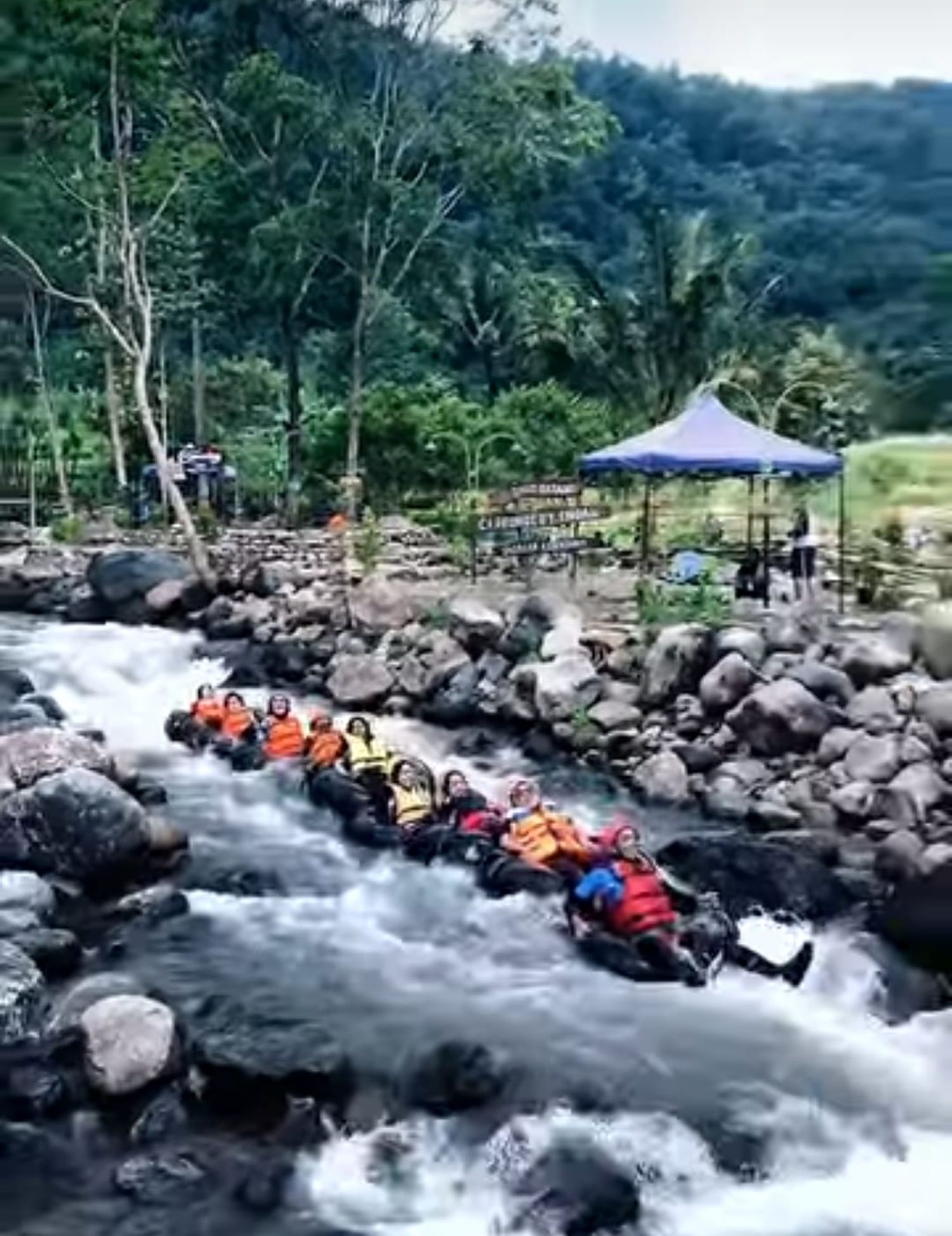 Destinasi wisata itu Cipeundeuy Endah, terletak di Blok Ciporang, Desa Sindangpano, Kecamatan Rajagaluh. Wisata ini menawarkan pengalaman liburan yang unik dan menyegarkan buat keluarga maupun para wisatawan.