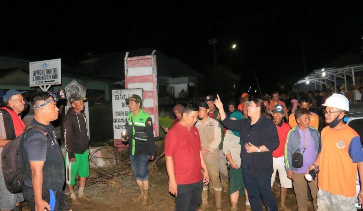 Gubernur Sulawesi Tengah, Dr Anwar Hafid, memberikan instruksi langsung kepada Bupati Donggala, Vera Elena Laruni, untuk segera meninjau dan menangani bencana banjir bandang yang melanda Desa Wombo Kalonggo, Kecamatan Banawa Tengah, Kabupaten Donggala pada Selasa (27/5/2025).
