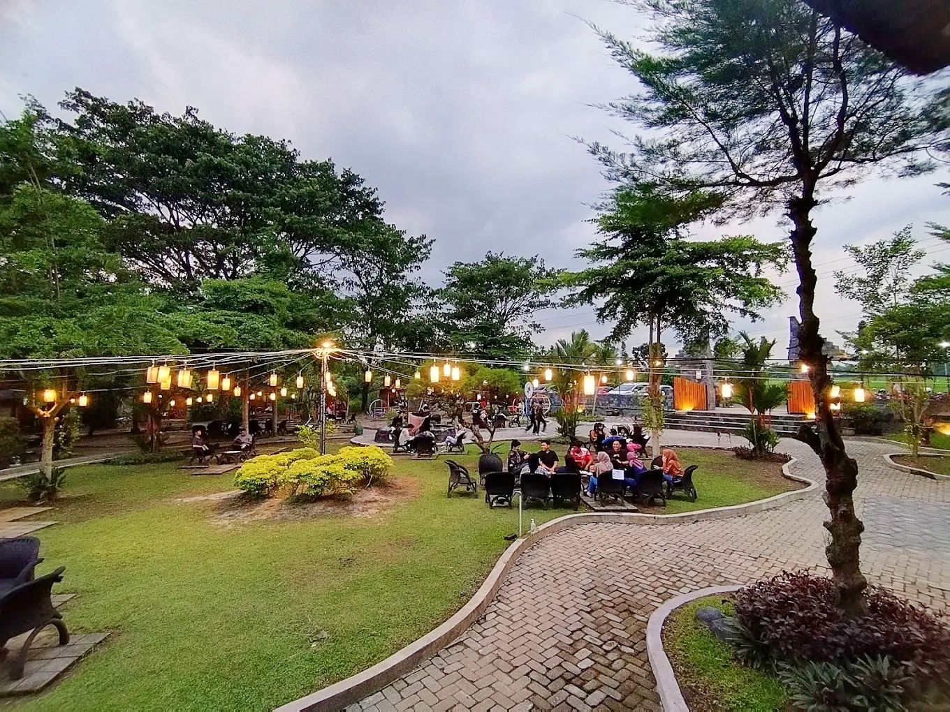 Kopi Sawah – Ngopi di Tengah Sawah yang Instagramable