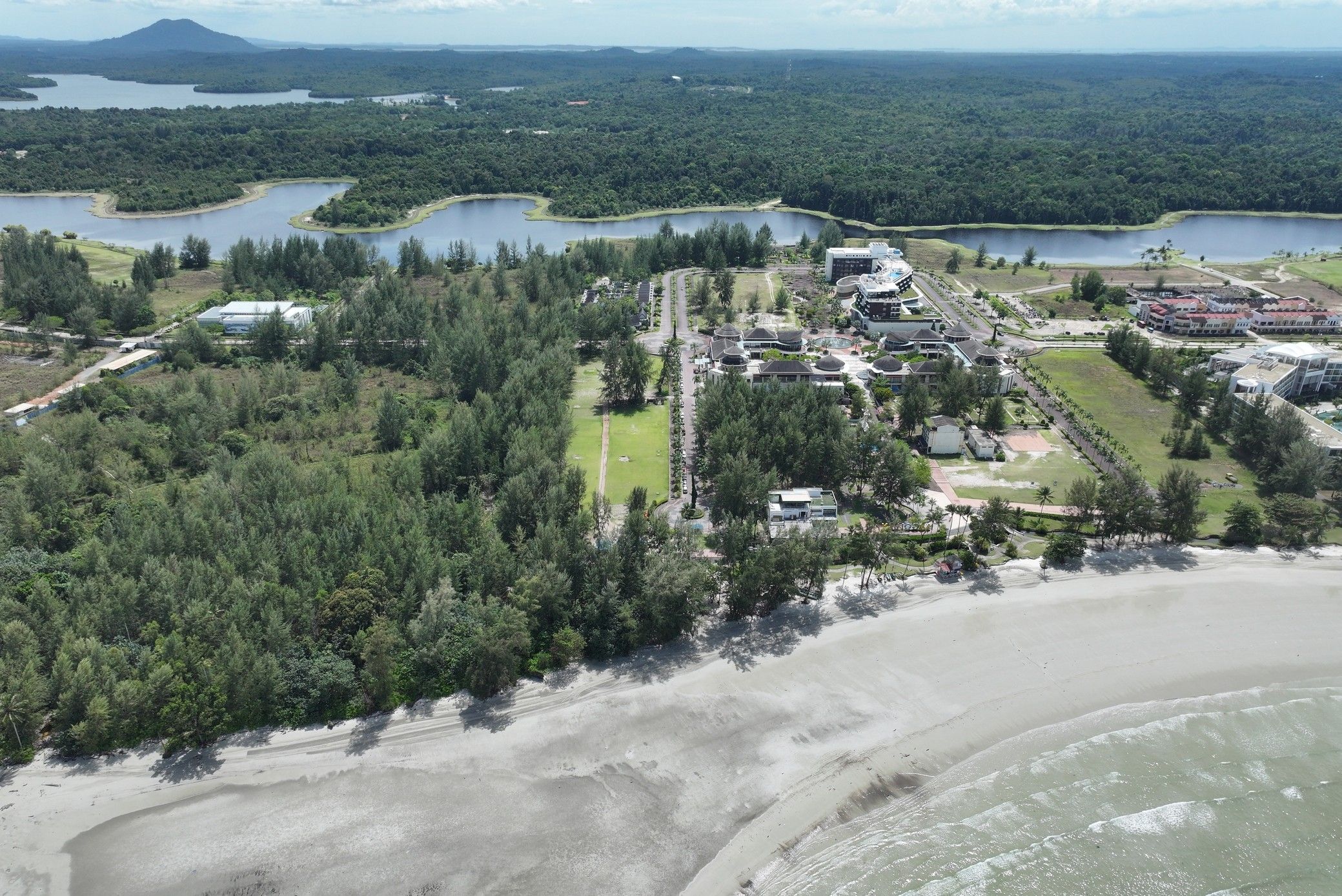 Pantai eksotis Lagoi, Bintan.  