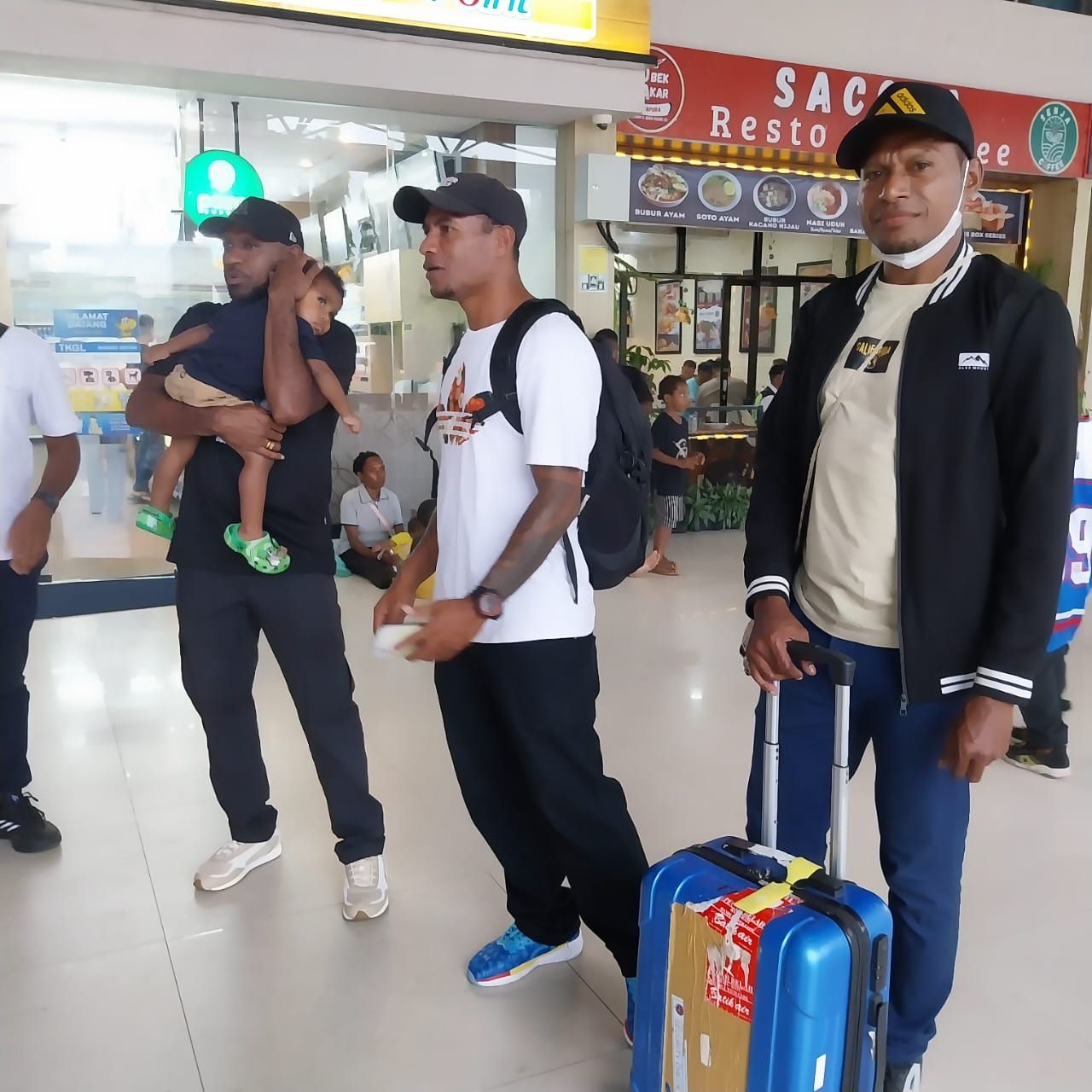 Tinggalkan Jayapura dari Bandara Udara Sentani, tim Persipura Jayapura bertolak menuju Jogja pada hari ini, Selasa 1 Juli 2025