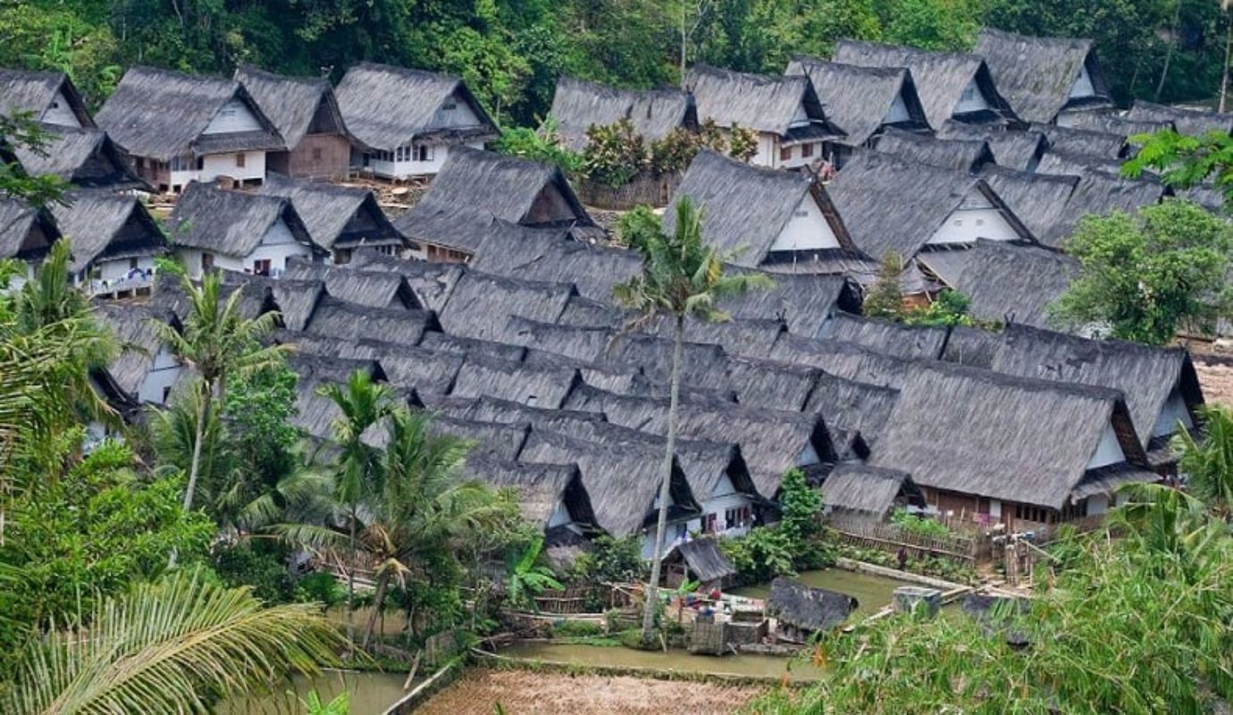 Kampung Naga: Jejak Budaya Sunda yang Masih Hidup
