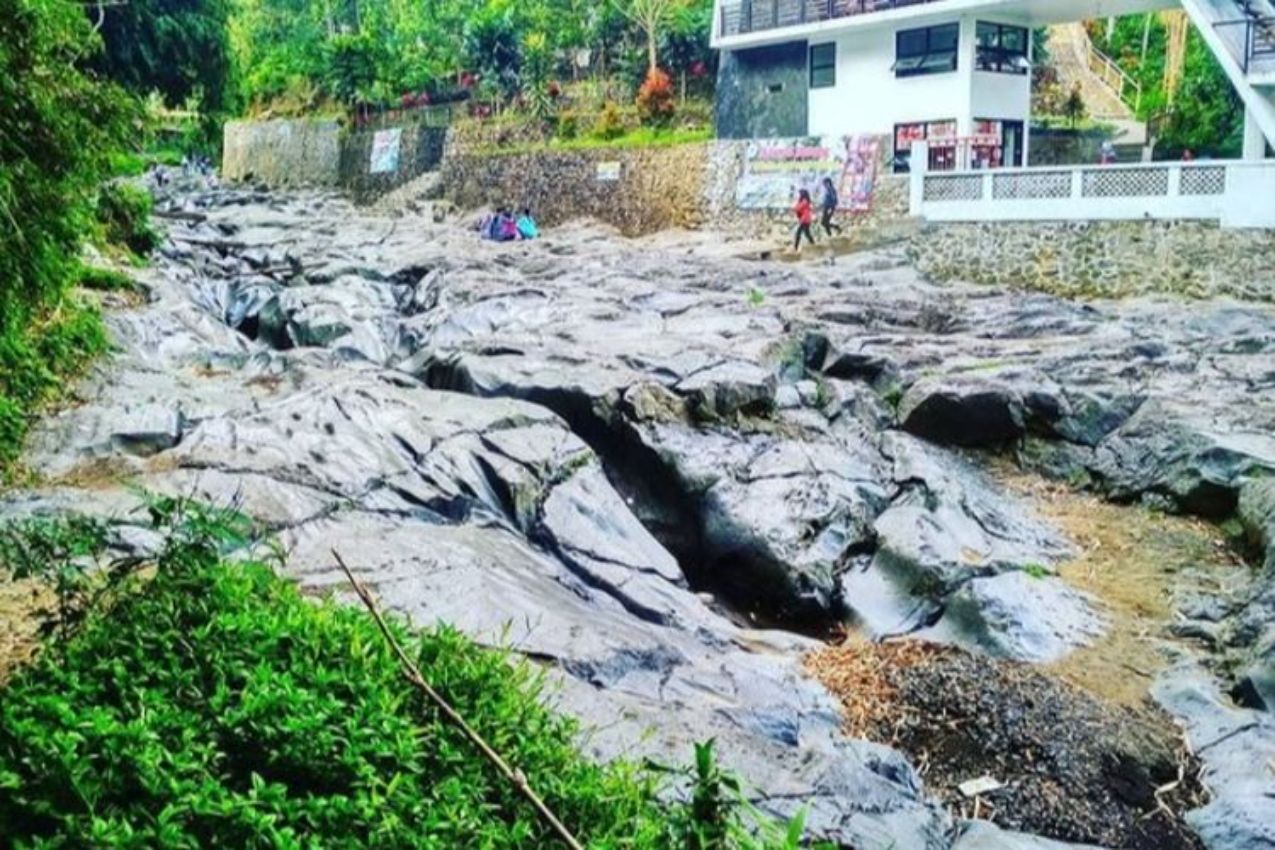Wisata Alam Batu Mahpar: Lava Beku yang Menjadi Taman Rekreasi Keluarga