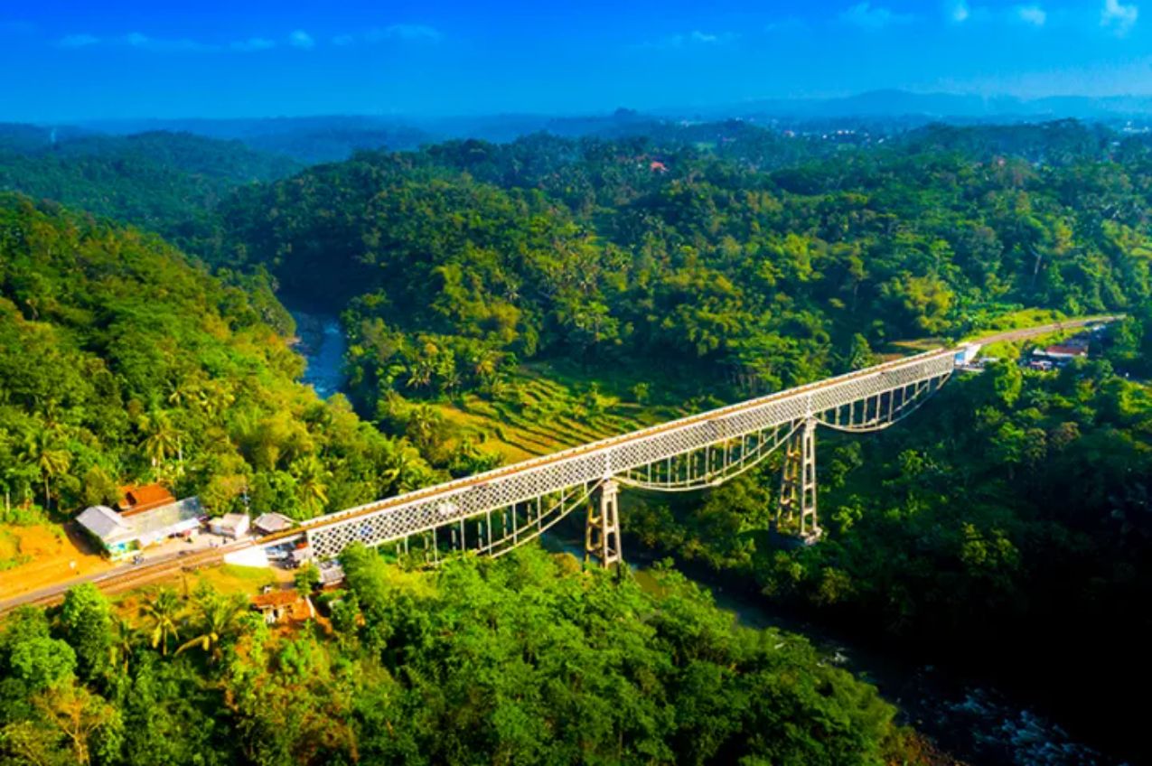 Jembatan Cirahong: Simbol Historis yang Menjadi Primadona Fotografi