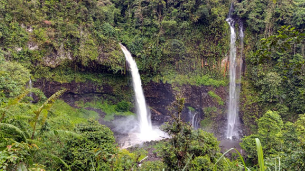 Curug Ciparay: Gemericik Sejuk di Kaki Gunung Galunggung
