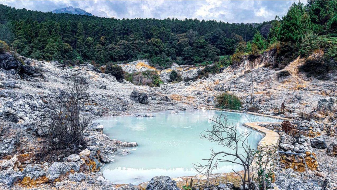 Kawah Karaha Bodas: Eksotisme Putih di Kaki Gunung