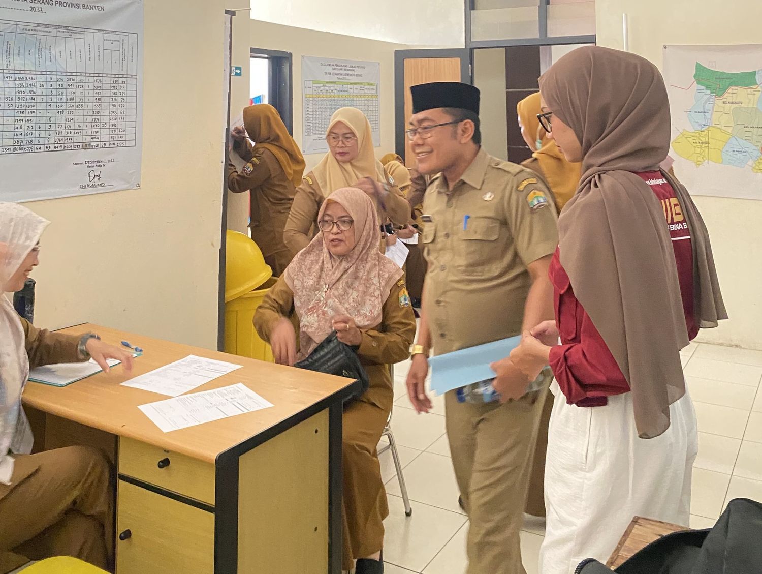 Pemeriksaan kesehatan gratis yang diselenggarakan khusus bagi para ASN di lingkungan Kecamatan Kasemen.