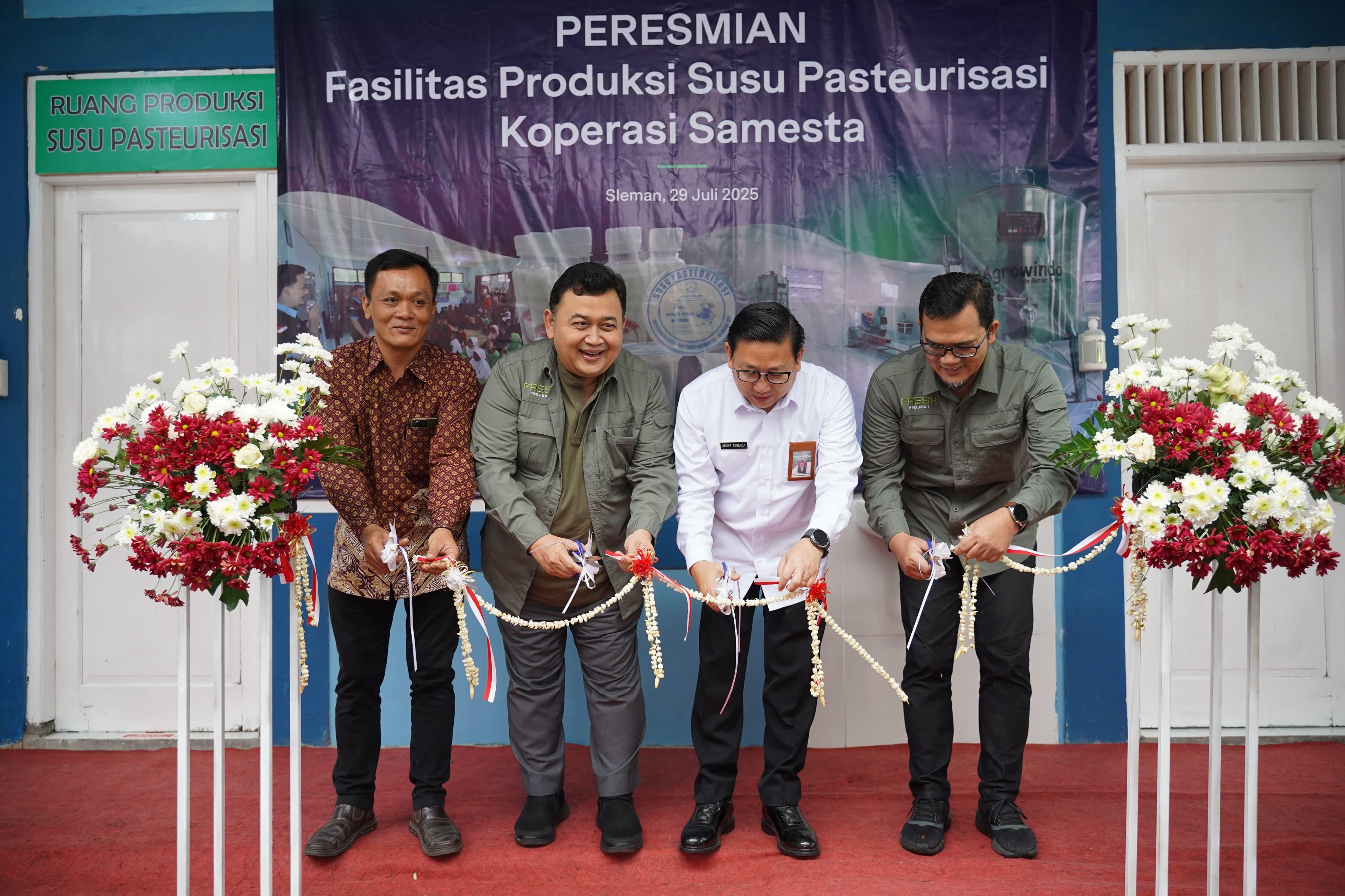 Peresmian fasilitas produksi susu pasteurisasi Koperasi Semesta