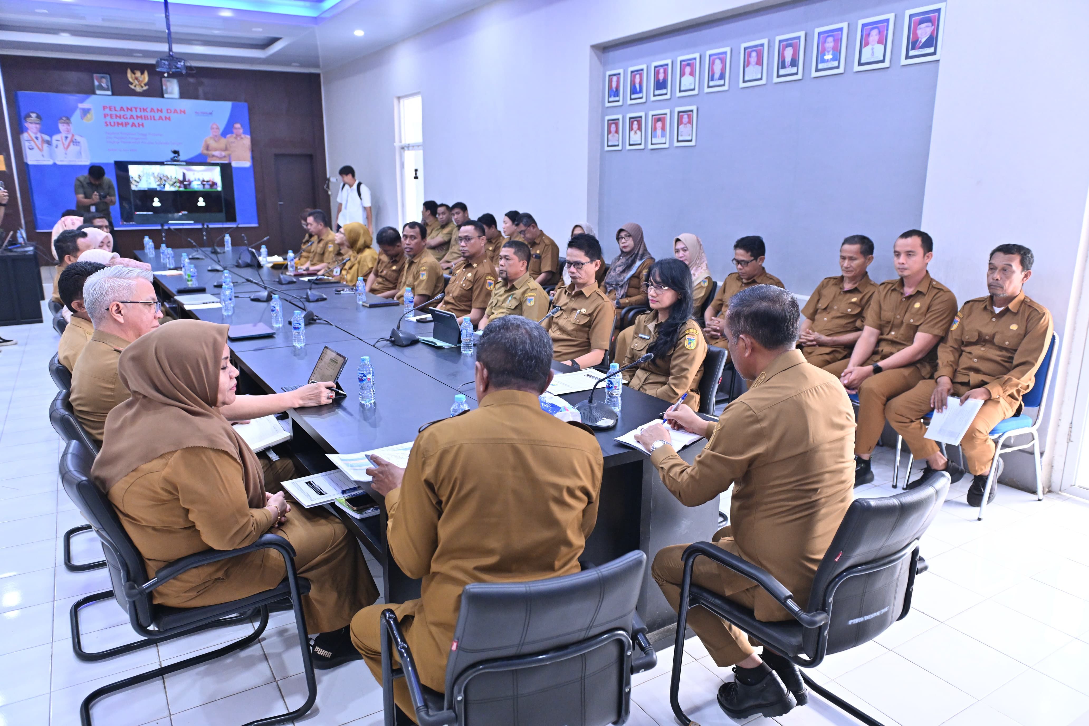 Pemerintah Provinsi Sulawesi Tengah (Pemprov Sulteng) mengambil langkah strategis di sektor energi dan pertambangan melalui rapat koordinasi internal yang dipimpin langsung oleh Gubernur Sulawesi Tengah, Dr. H. Anwar Hafid, M.Si
