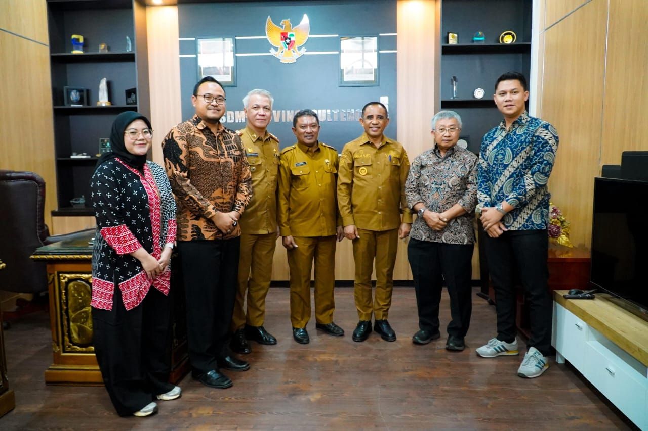 Gubernur Sulawesi Tengah, Dr. H. Anwar Hafid, tengah gencar mendorong Provinsi Sulteng menjadi percontohan transisi energi hijau. Hal ini terungkap saat ia menerima audiensi dari PT BUMA Renewable Energy di Kantor Dinas ESDM Sulteng pada Senin (28/7/2025)