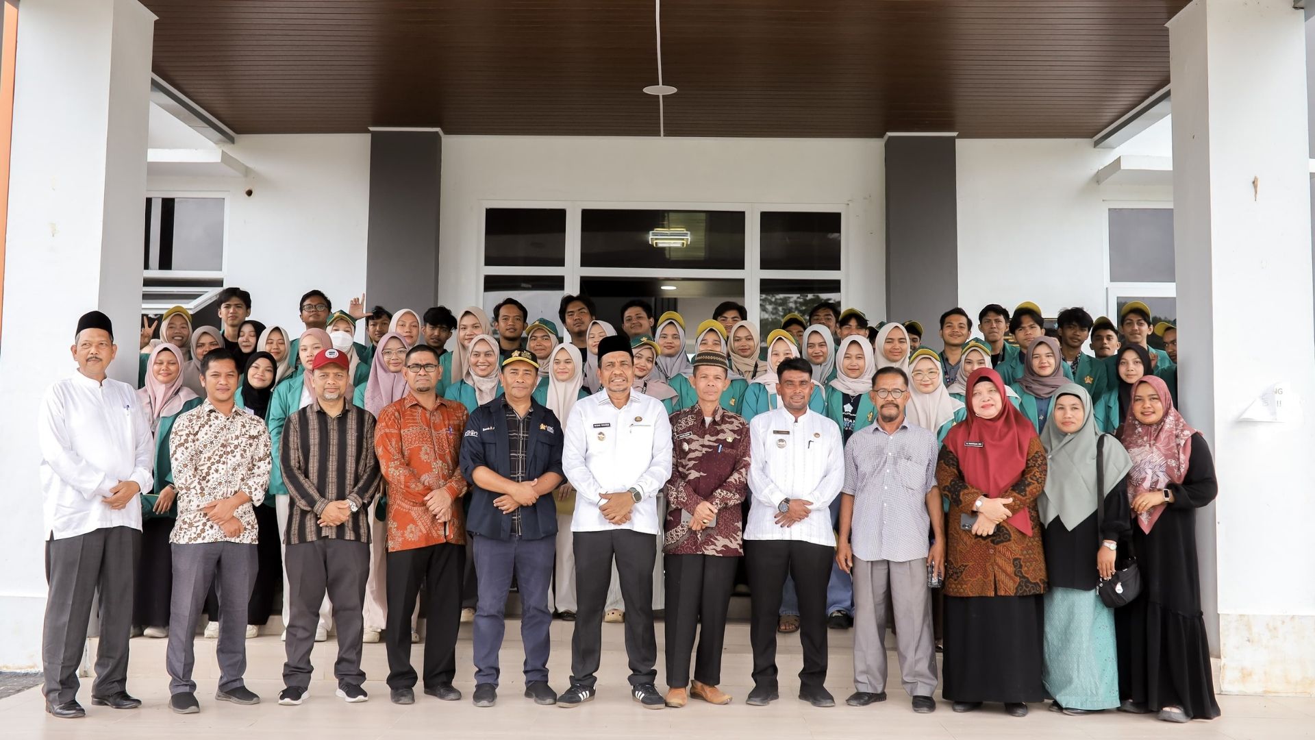 Wabup Pidie Jaya lepas mahasiswa KKN Tematik Literasi USK 2025 di lima gampong wilayah Pidie Jaya.