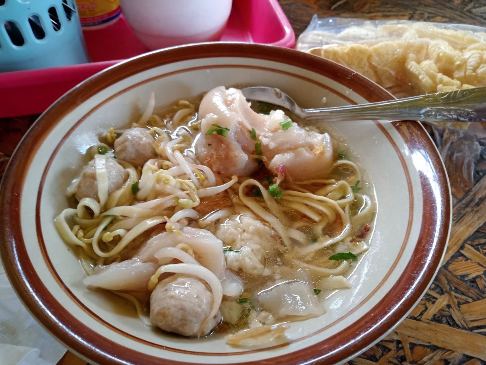 Saung 76 Mie Kocok Kaki Sapi