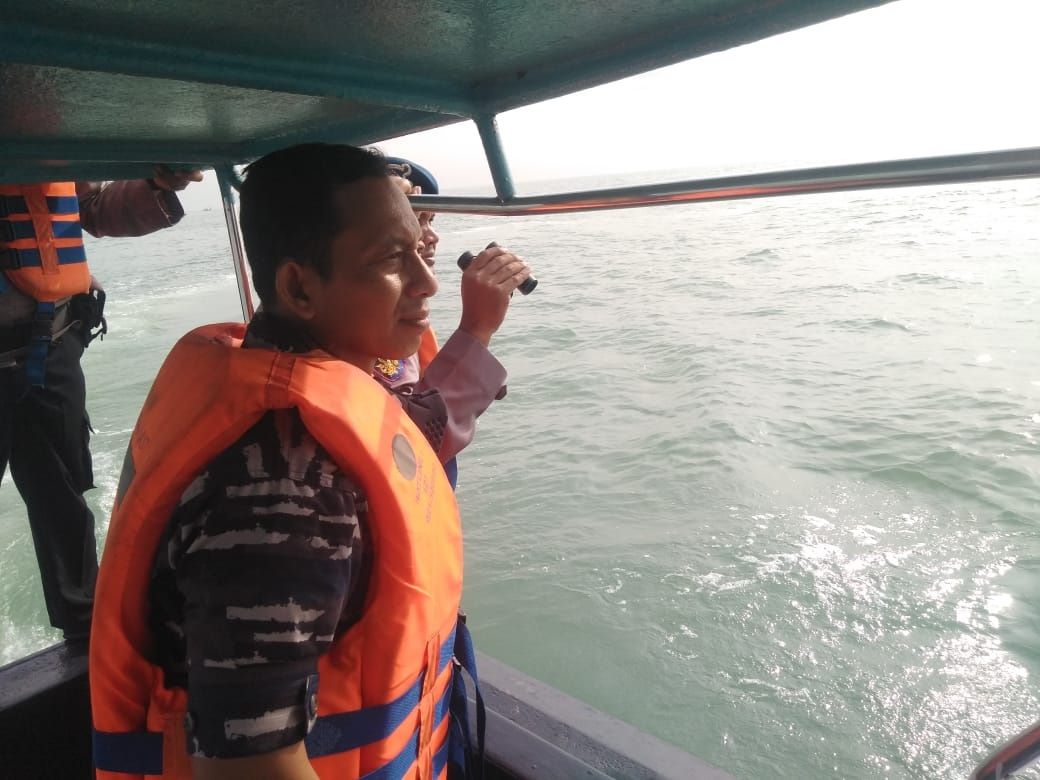 TIM SAR gabungan saat melakukan pencarian ABK yang hilang di perairan Indramayu. * 