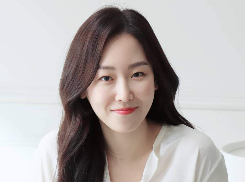 Seo Hyun Jin akan berperan sebagai Manager  hotel yang sangat cantik dalam drama terbarunya berjudul You Are My Spring