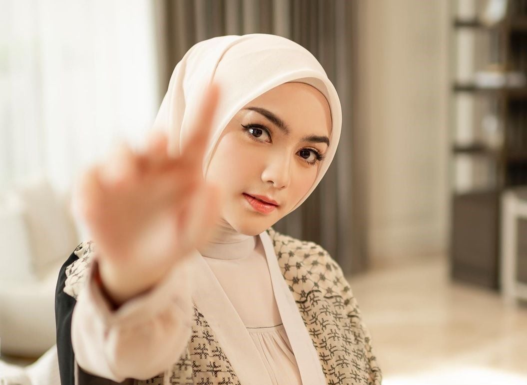 6 Foto Citra Kirana Bersama Athar, Anak Pertamanya dengan Rezky Aditya.