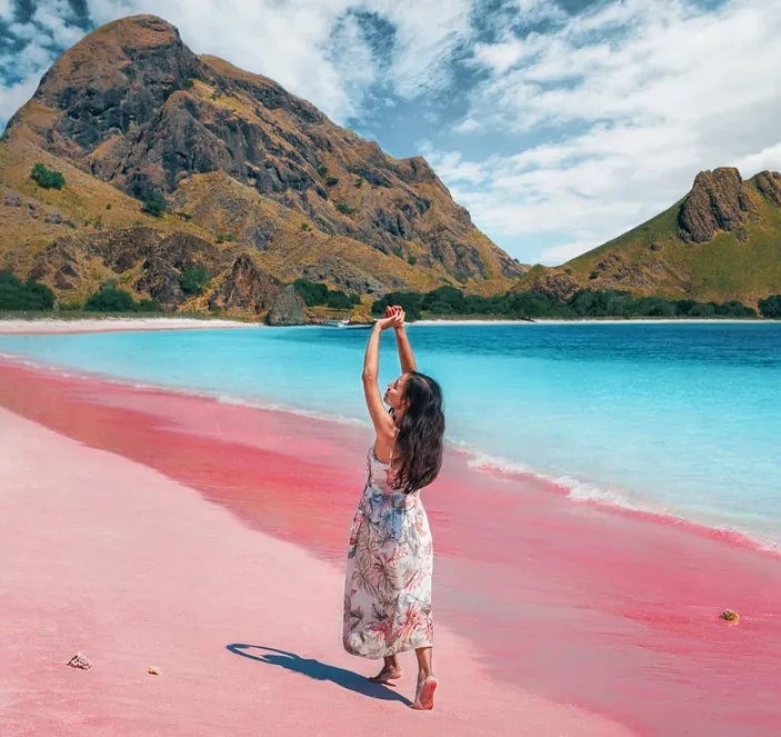 Keindahan Pantai Pink Beach di Labuan Bajo, Surga Tersembunyi untuk ...