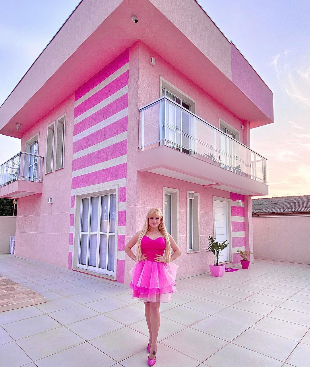 Tampilan rumah Bruna Barbie bernuansa pink